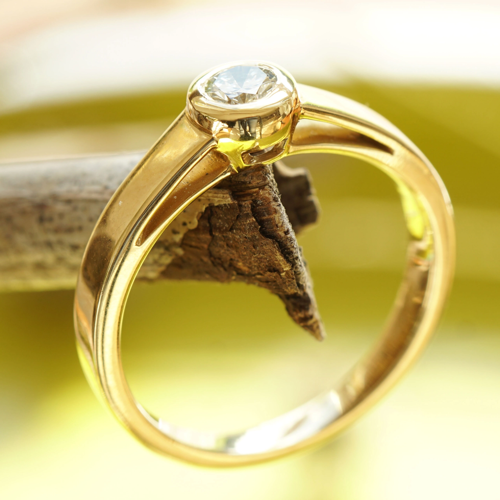 Solitaire Brilliant Ring 0.23 ct TCR VVS2 750 Yellowgold 3.9 mm D. Great Brilliance