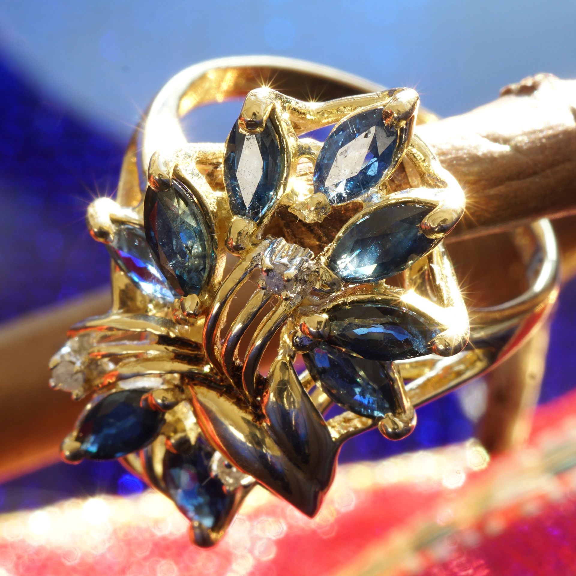 Saphire Diamond Ring 14 kt/585 Yellowgold...royalblue...Leaf Play