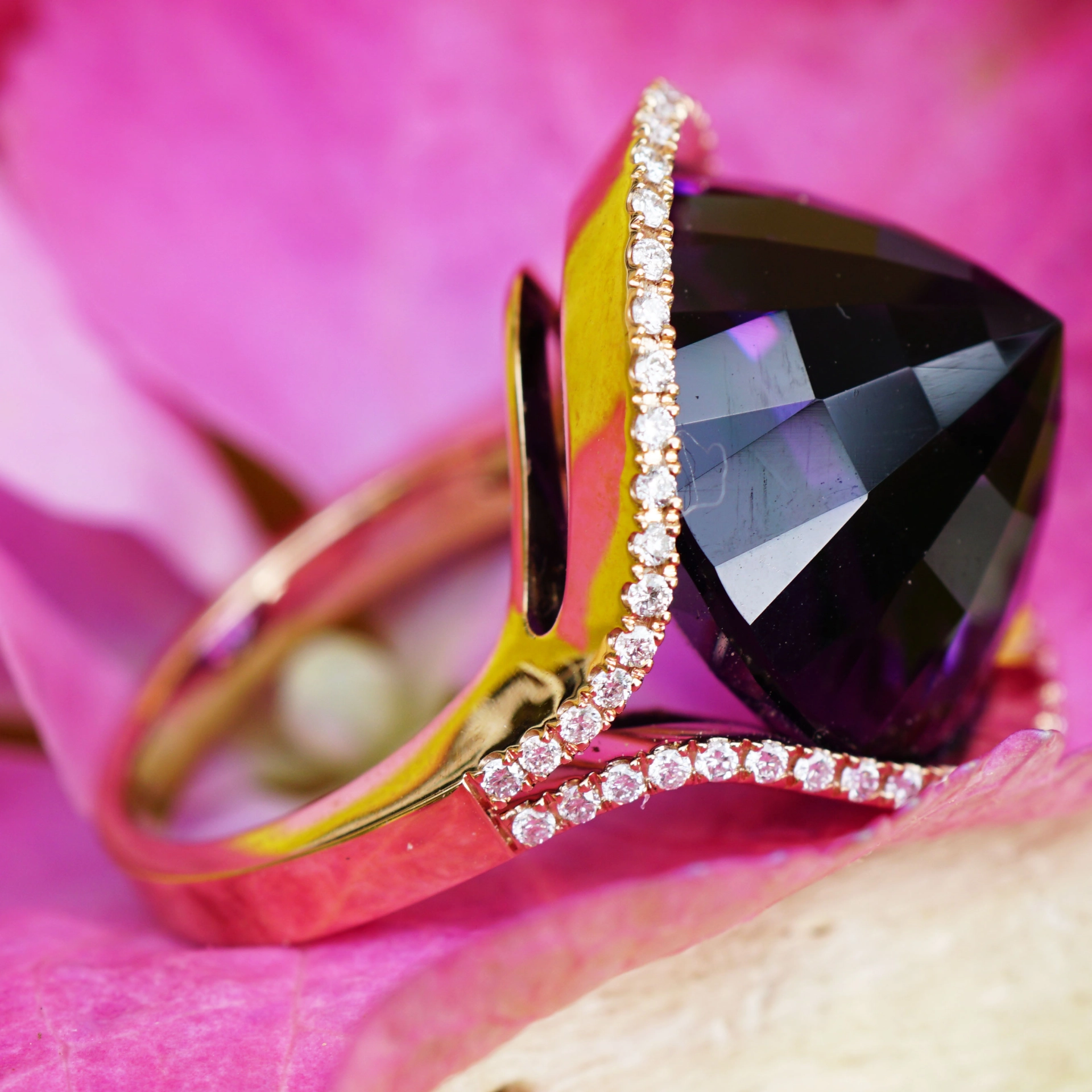 Amethyst designer ring 750 yellow gold designed in Valenza with certificate .. Italian attitude to life
