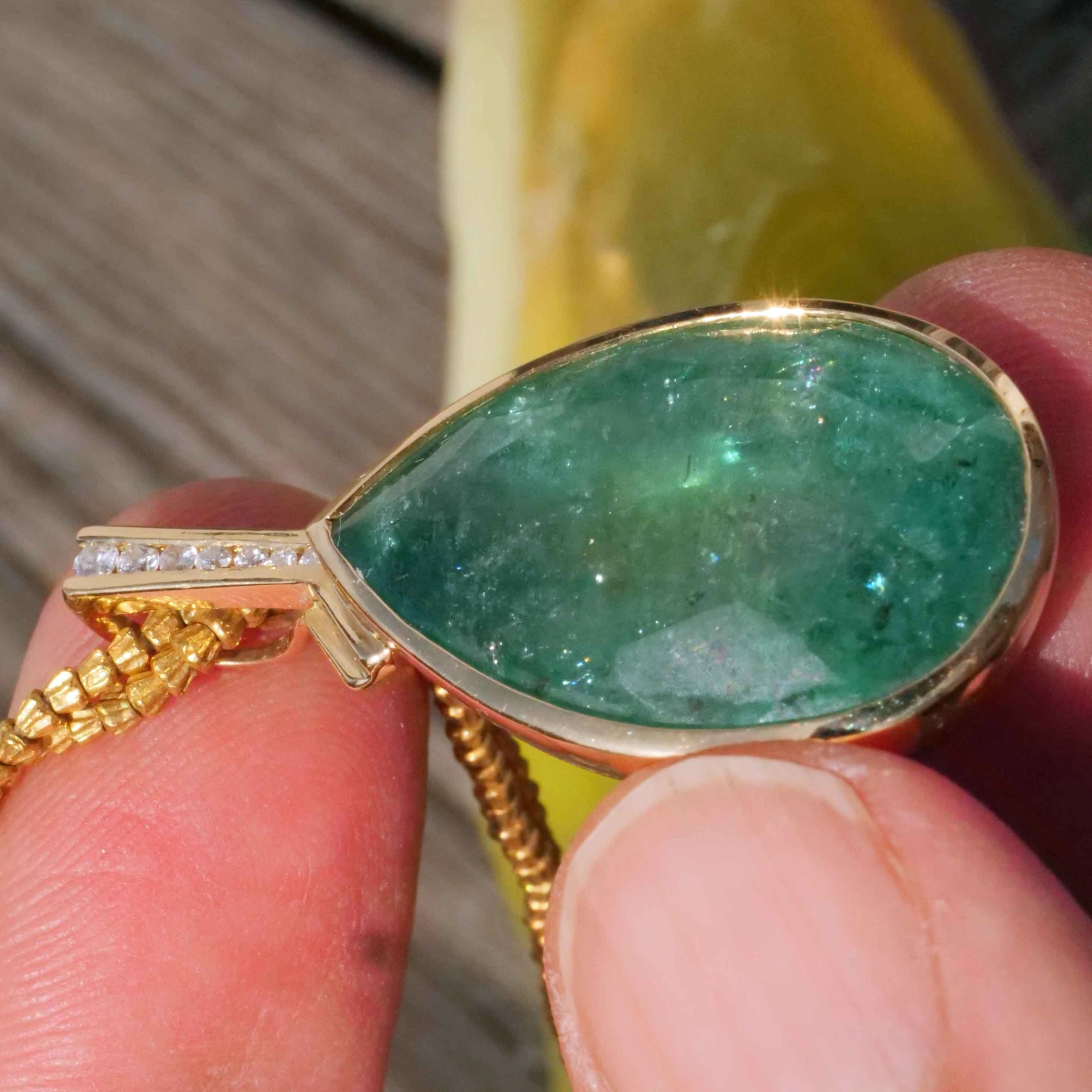 Emerald Drop Brilliant Pendant with magnific 28 carat Weight 14 kt Yellowgold