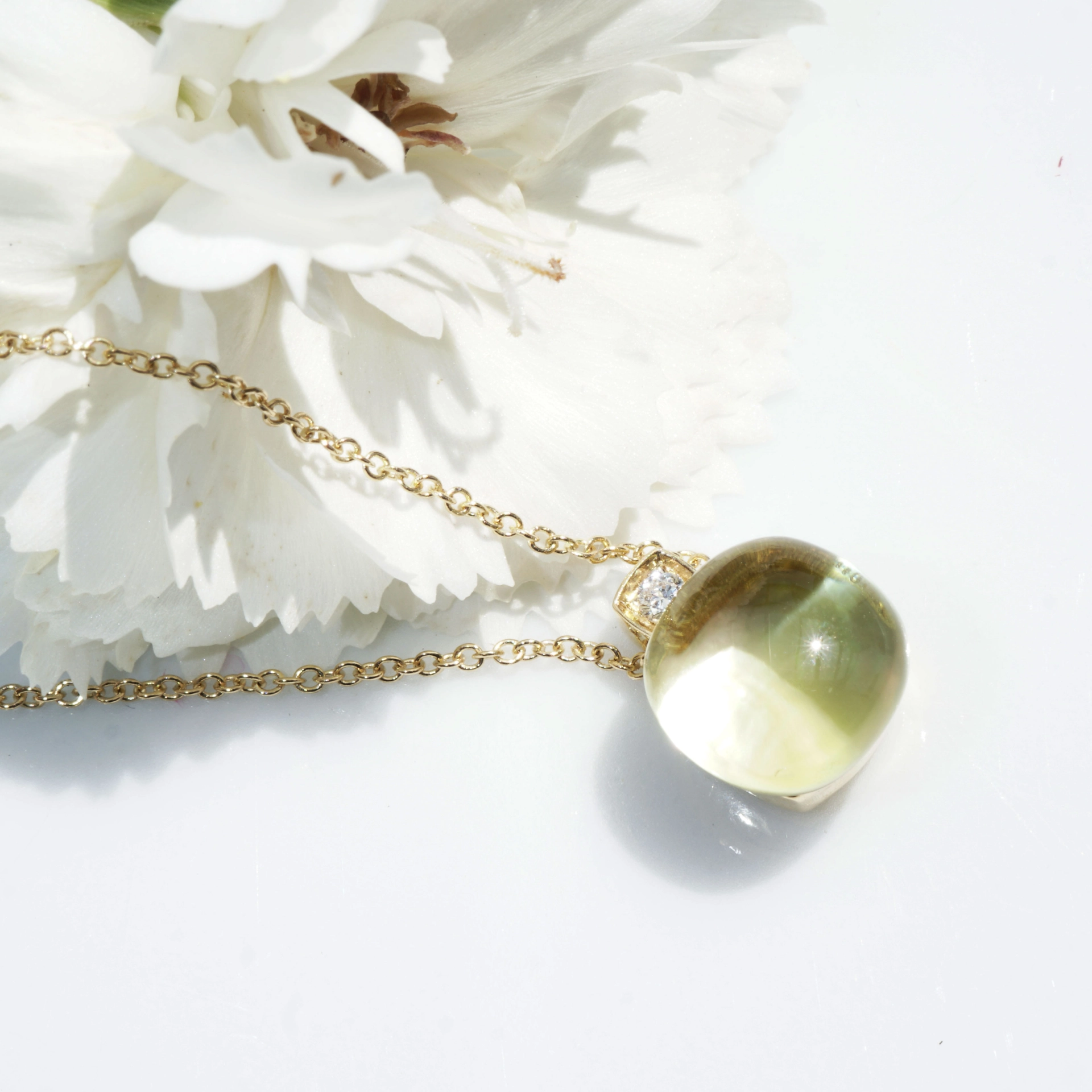Lemonquartz Brilliant Pendant with Chain 18 kt Yellow Gold...perfekt floating Effect