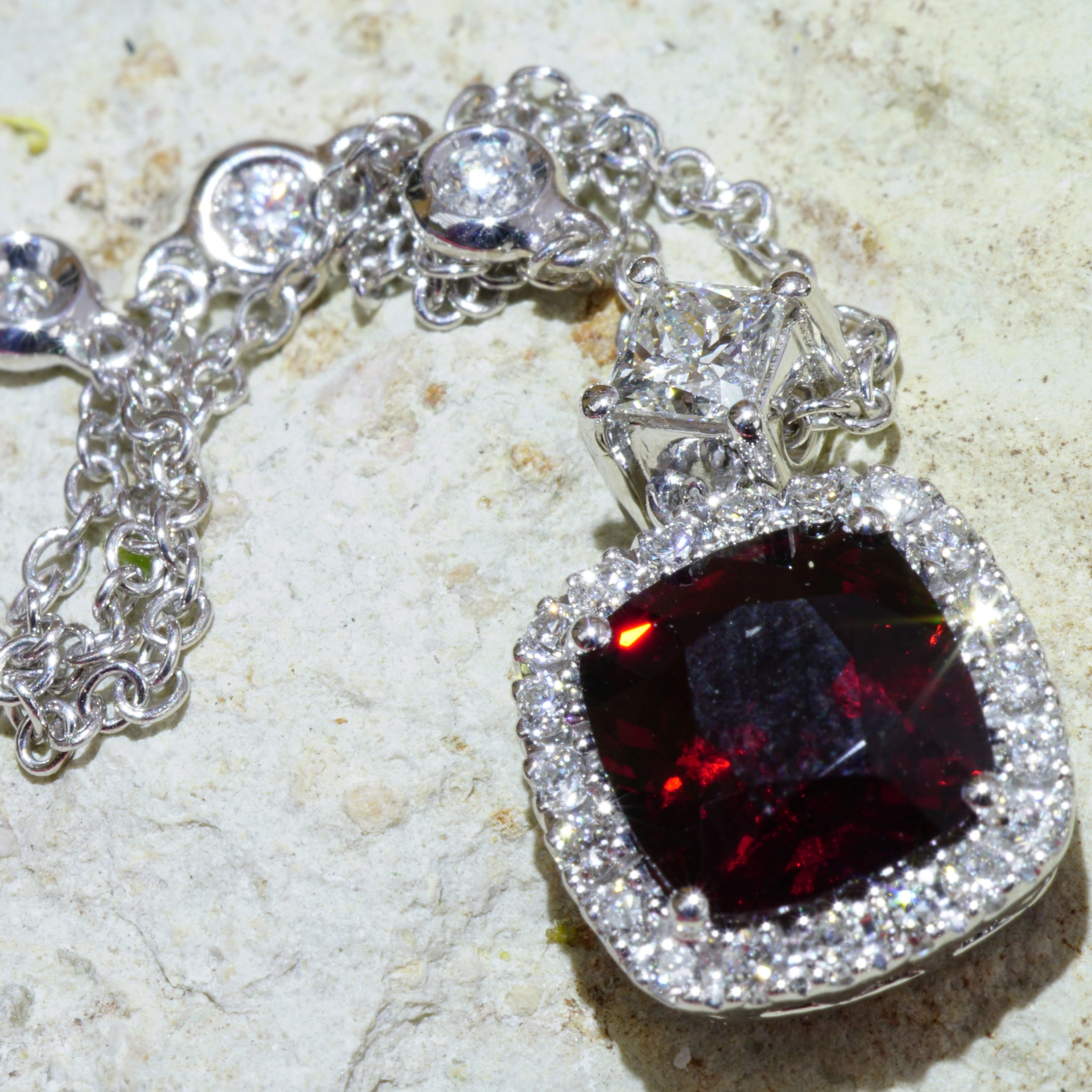 Red Spinel Diamond Necklace 1.63 ct AAA+....Great Luminosity 18 kt whitegold
