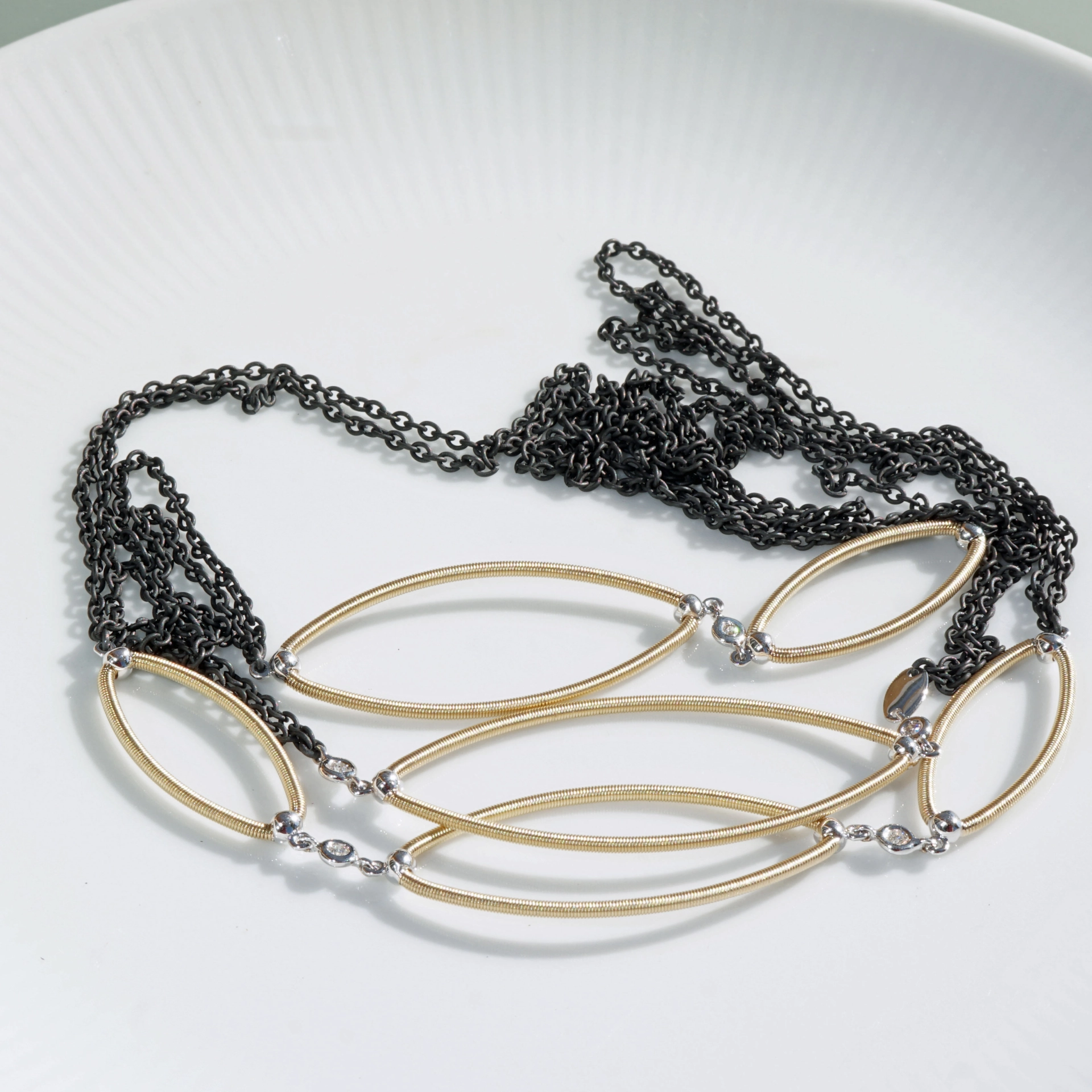 Brilliant Necklace Ivy 18 kt Yellow Gold Iron Wire Wrapping Präzion from Jewelery Silhouette Germany