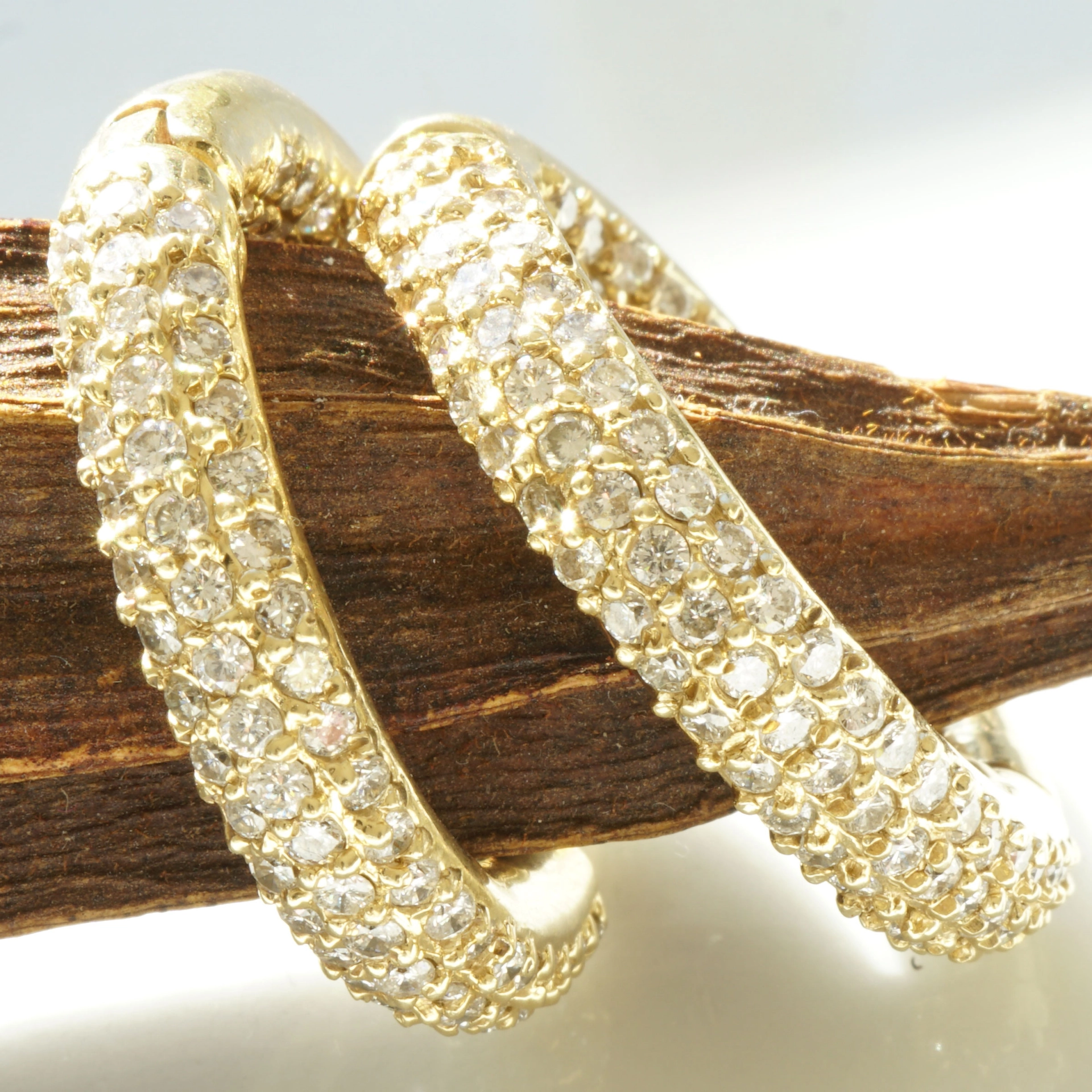 XXL Creoles with 190 Fullcut diamonds 3.80 ct..high, higher, highest