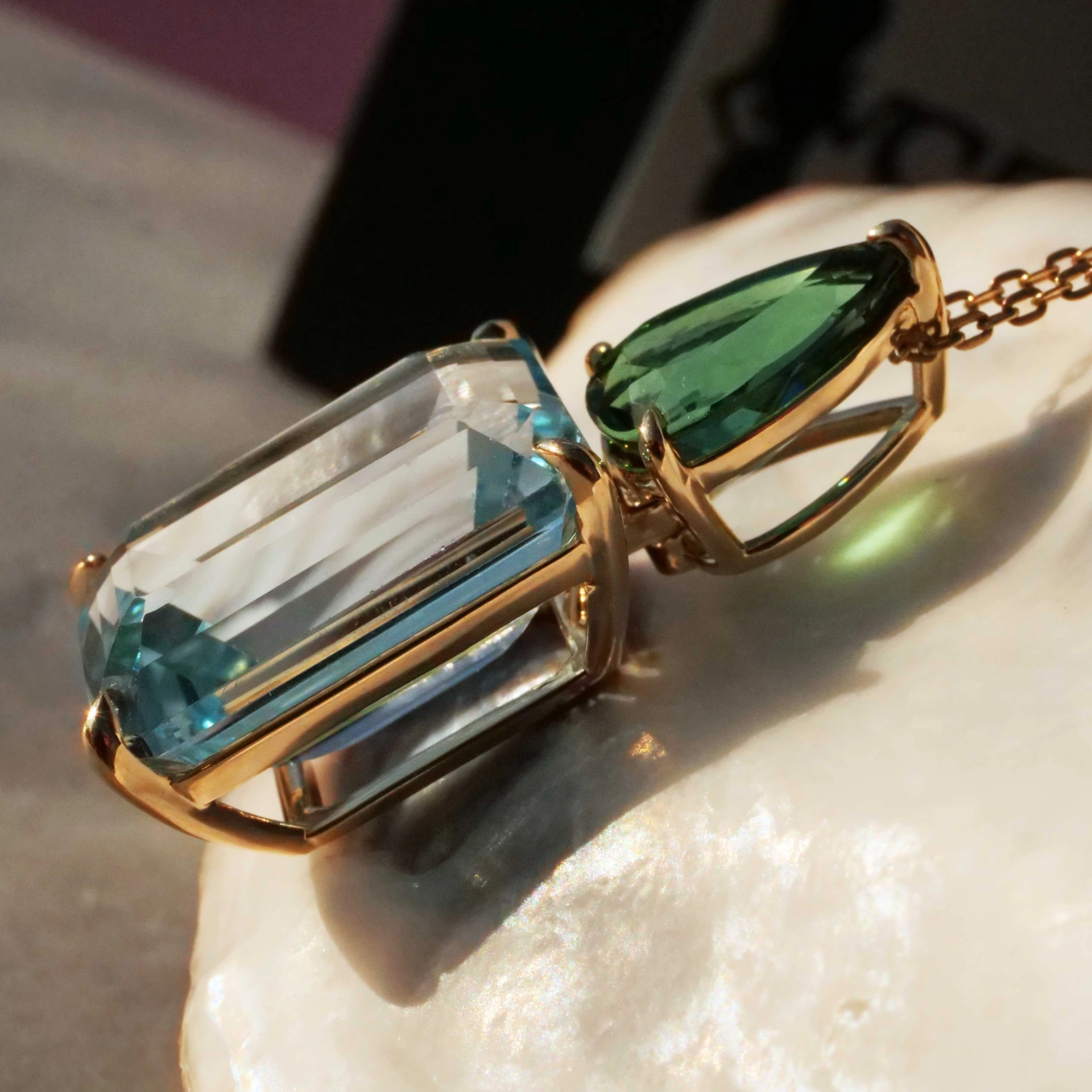 Turmalin Bluetopaz Pendant with incredible luminosity 18 kt Yellow Gold blue and  green 