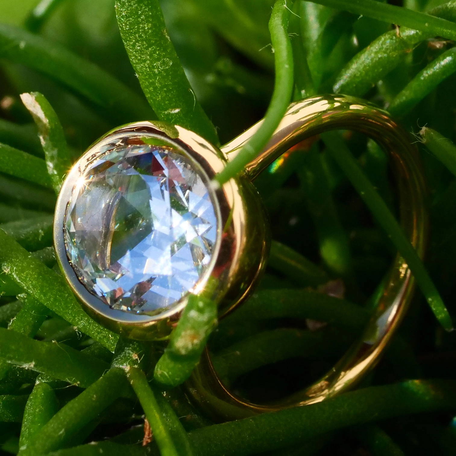 Goshenite beryl ring 4.82 ct, 750 yellow gold Mozambique ... colorless pure form