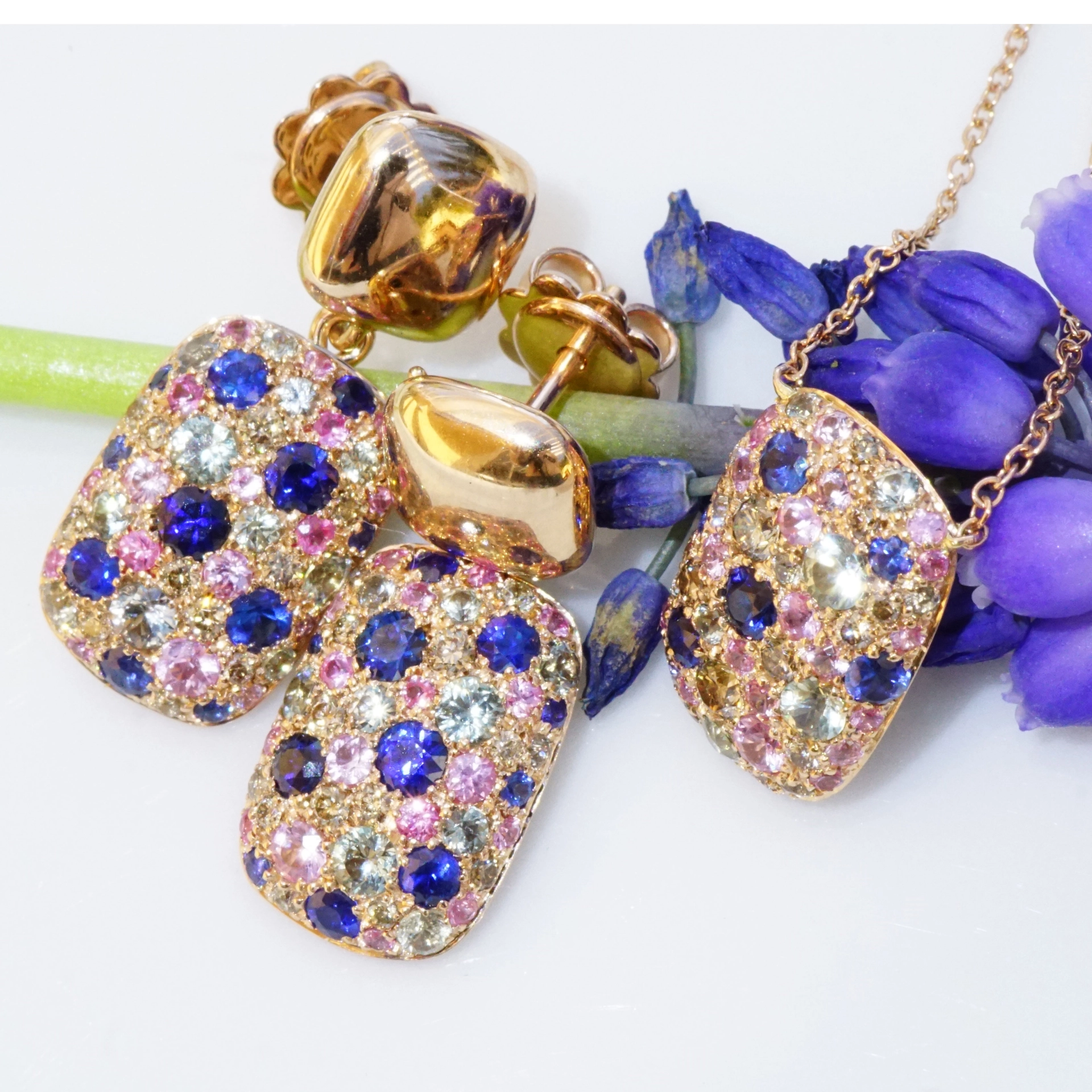 Saphire Brilliant Necklace 18 kt Rose Gold...wonderful play of Colors