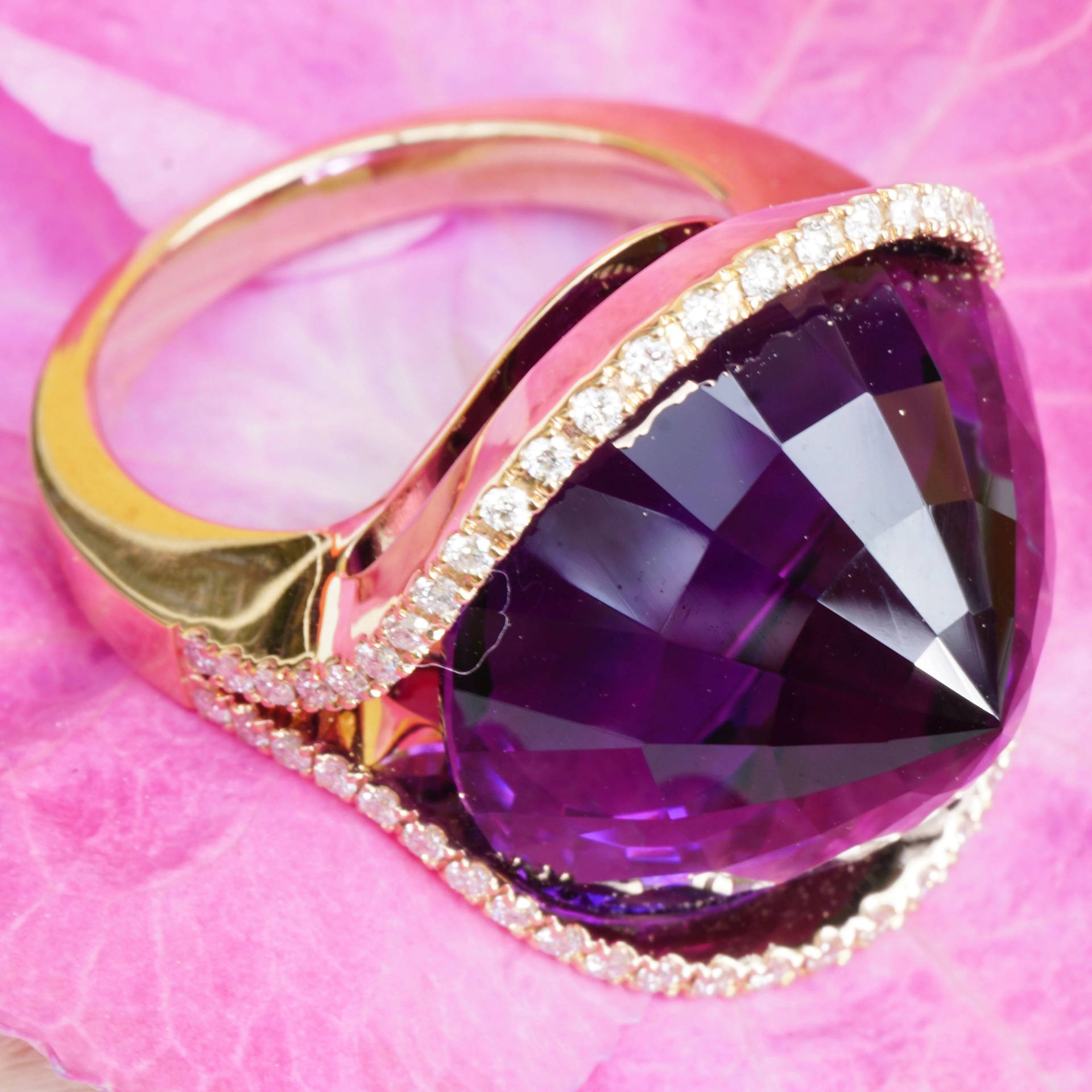 Amethyst designer ring 750 yellow gold designed in Valenza with certificate .. Italian attitude to life