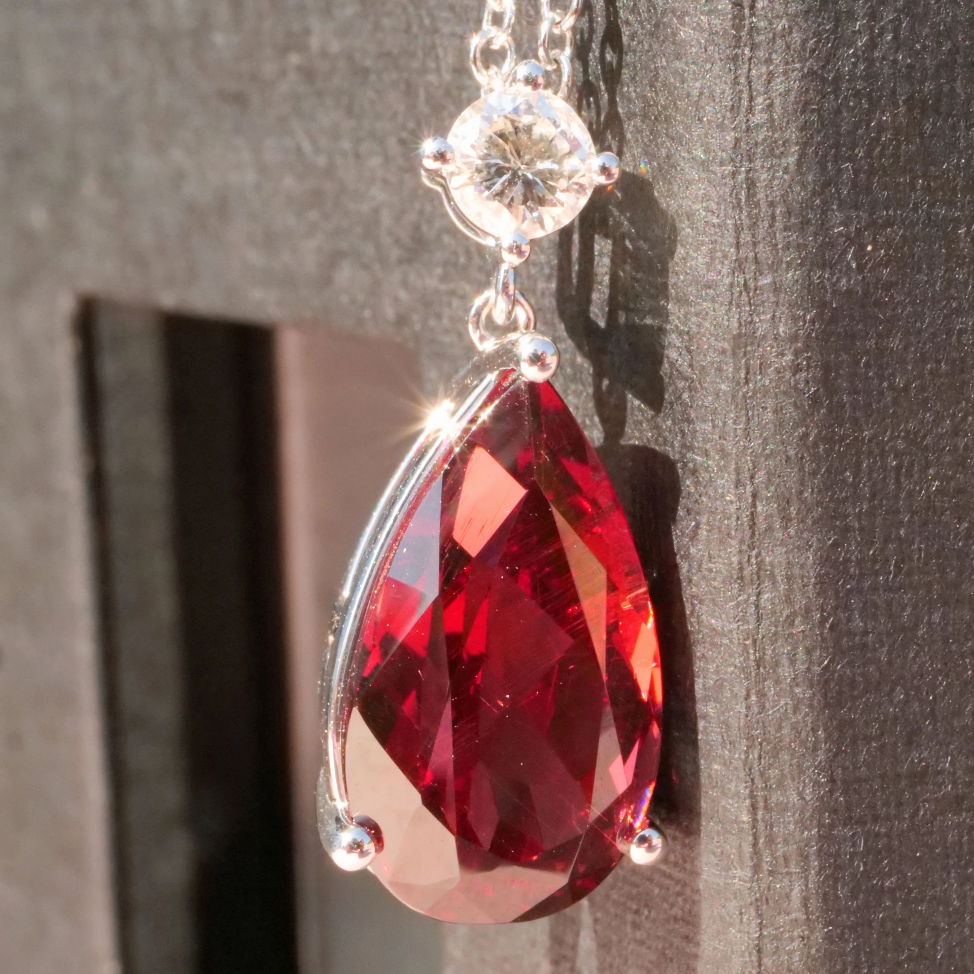 Rhodolite Diamond Pendant with IGI Certifikate....what kind of red