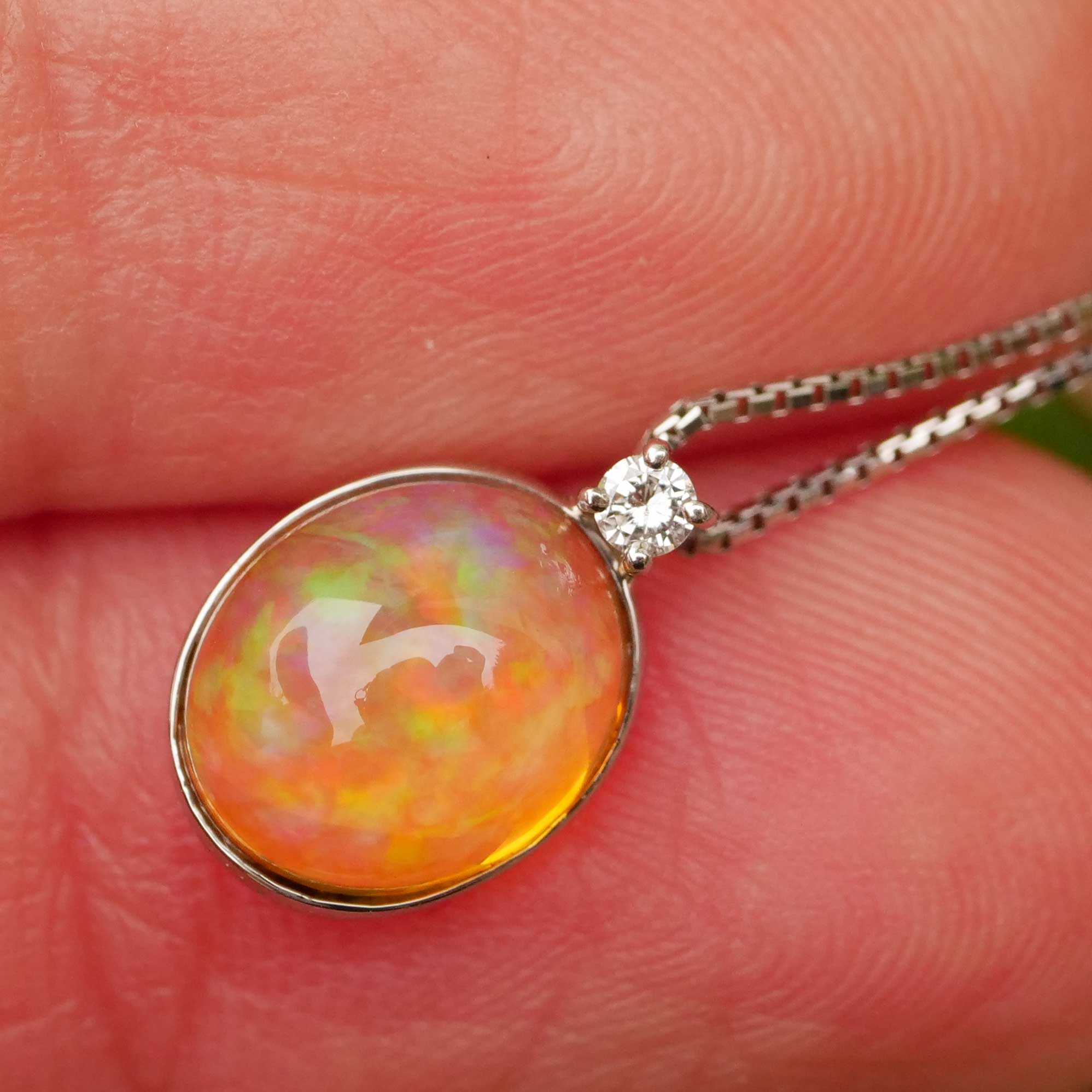 Opal Brilliant Pendant with Chain 900 Platinum 2.98 ct 0.04 ct Fantastic Play of Colors