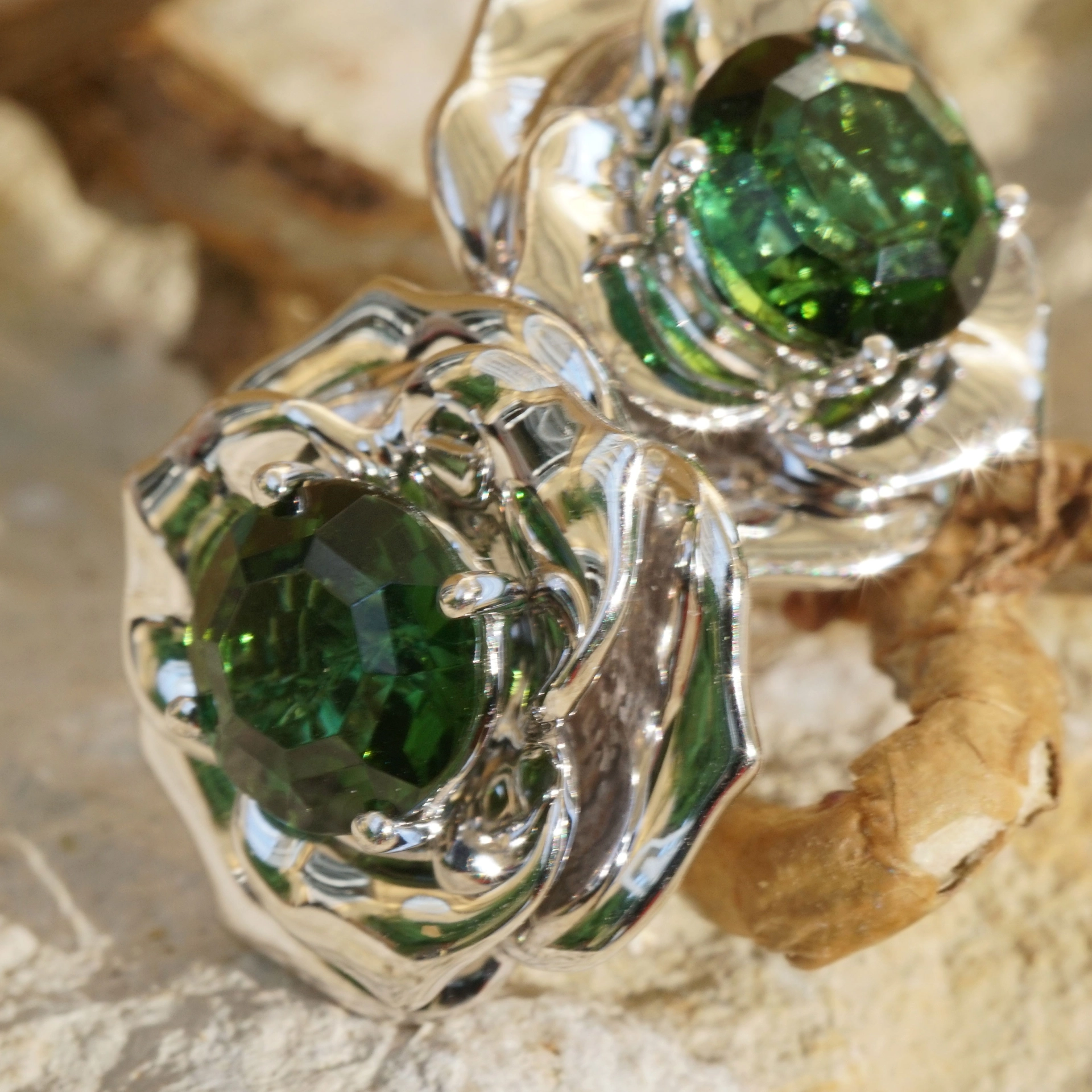Tourmaline Earstuds 18 kt Whitegold......Amazing Color