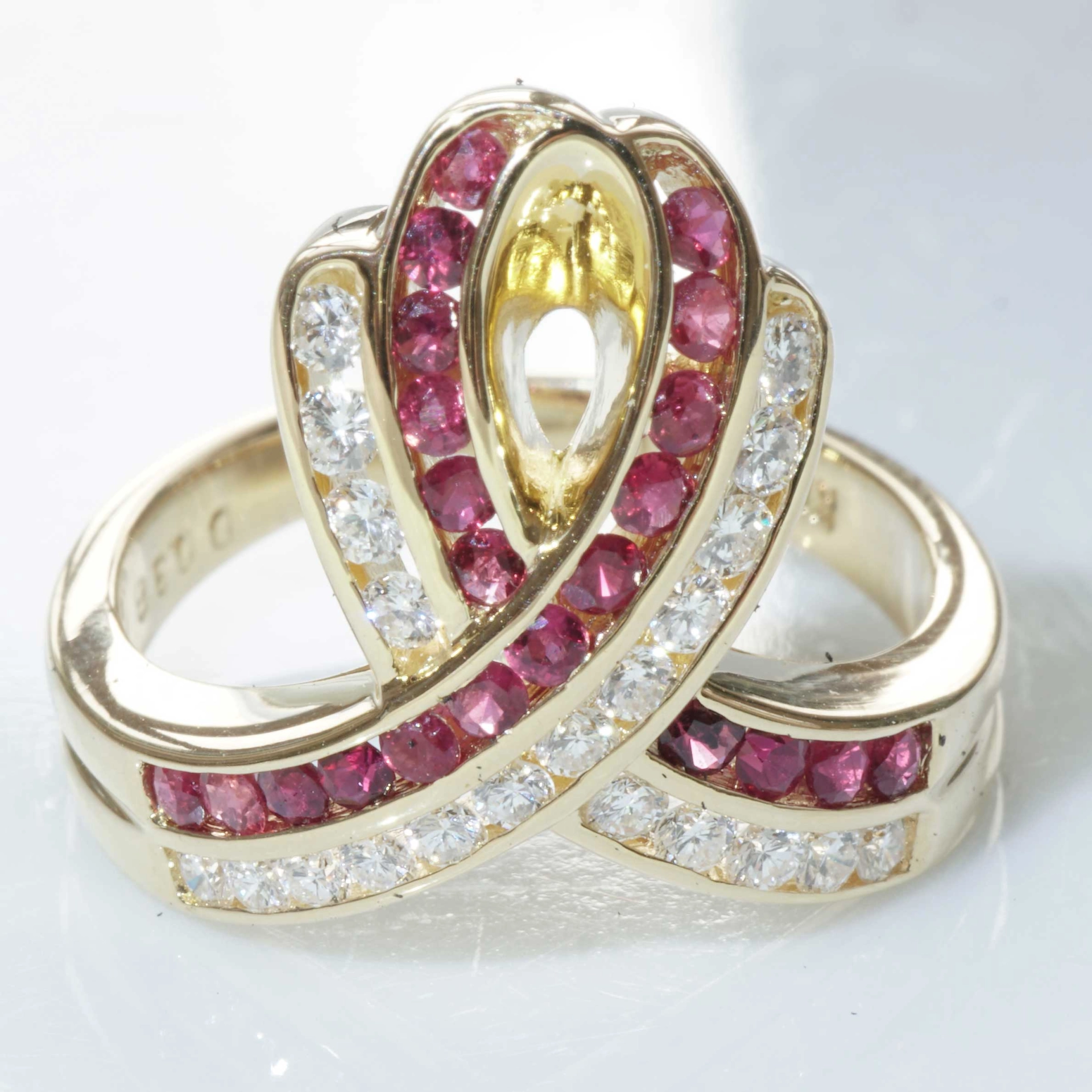 Rubin-Brillant-Ring-750er-Gelbgold-0-50-ct-0-38-ct-mit-Schwung-ins-Leben-SON03170 Ruby Brilliant Ring 18 kt Yellow Gold 0.50 ct 0.38 ct...with momentum into Life