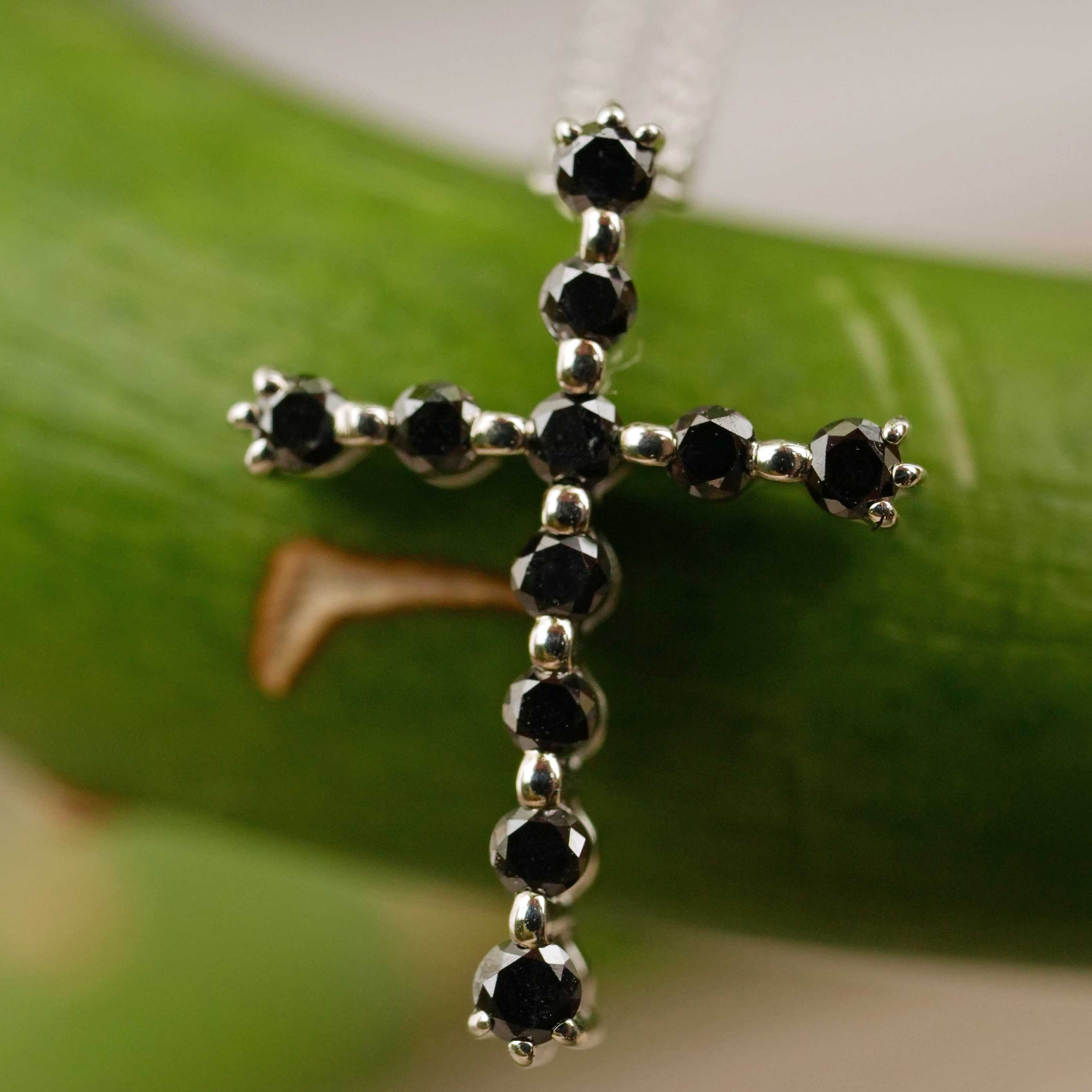 Black Diamond Brilliant Cross Pendant 0.15 ct 18 kt White Gold 