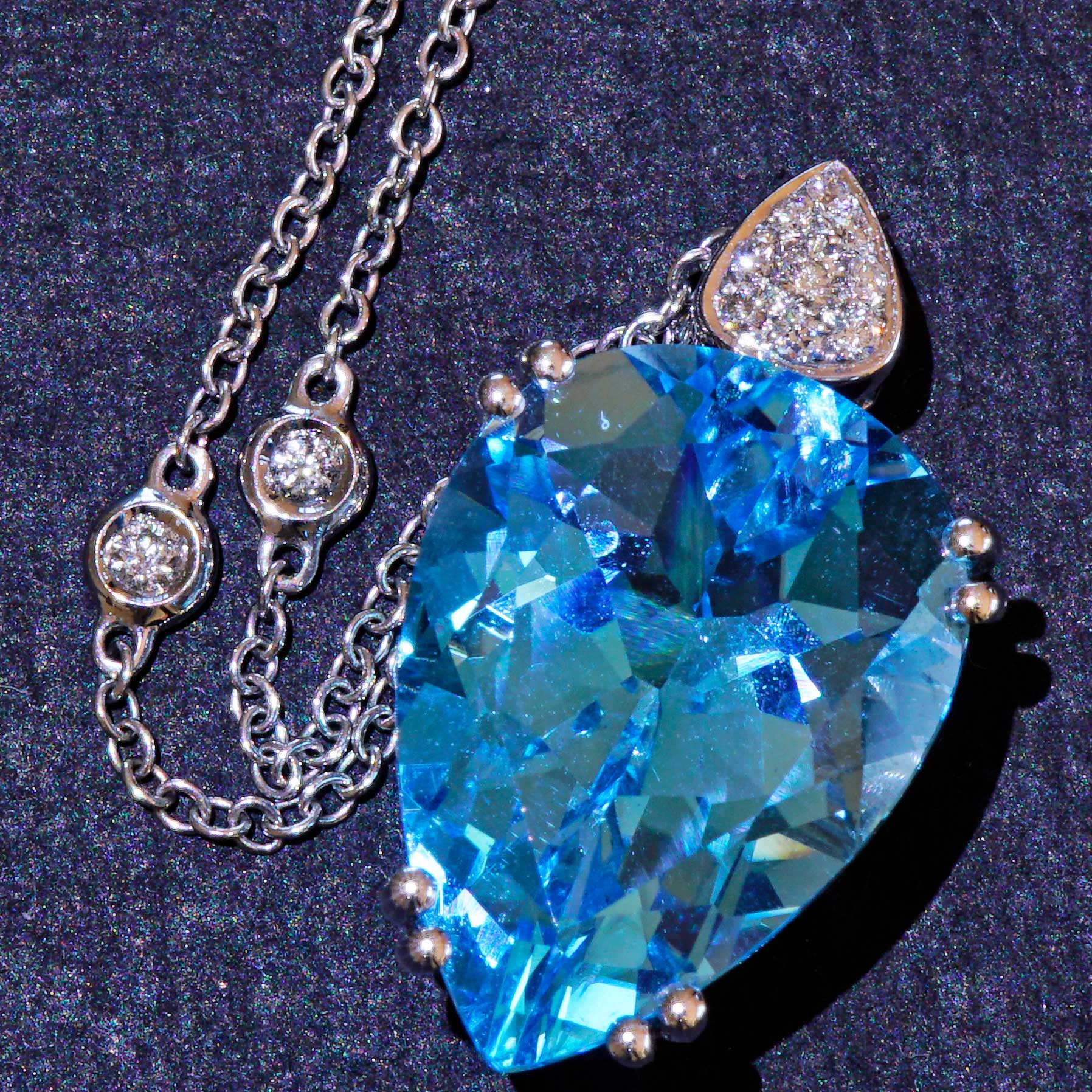 Blue Topaz Brilliant Pendant 750 White Gold 14 ct 0.11 ct Aqua Water Brilliance Teardrop Shape