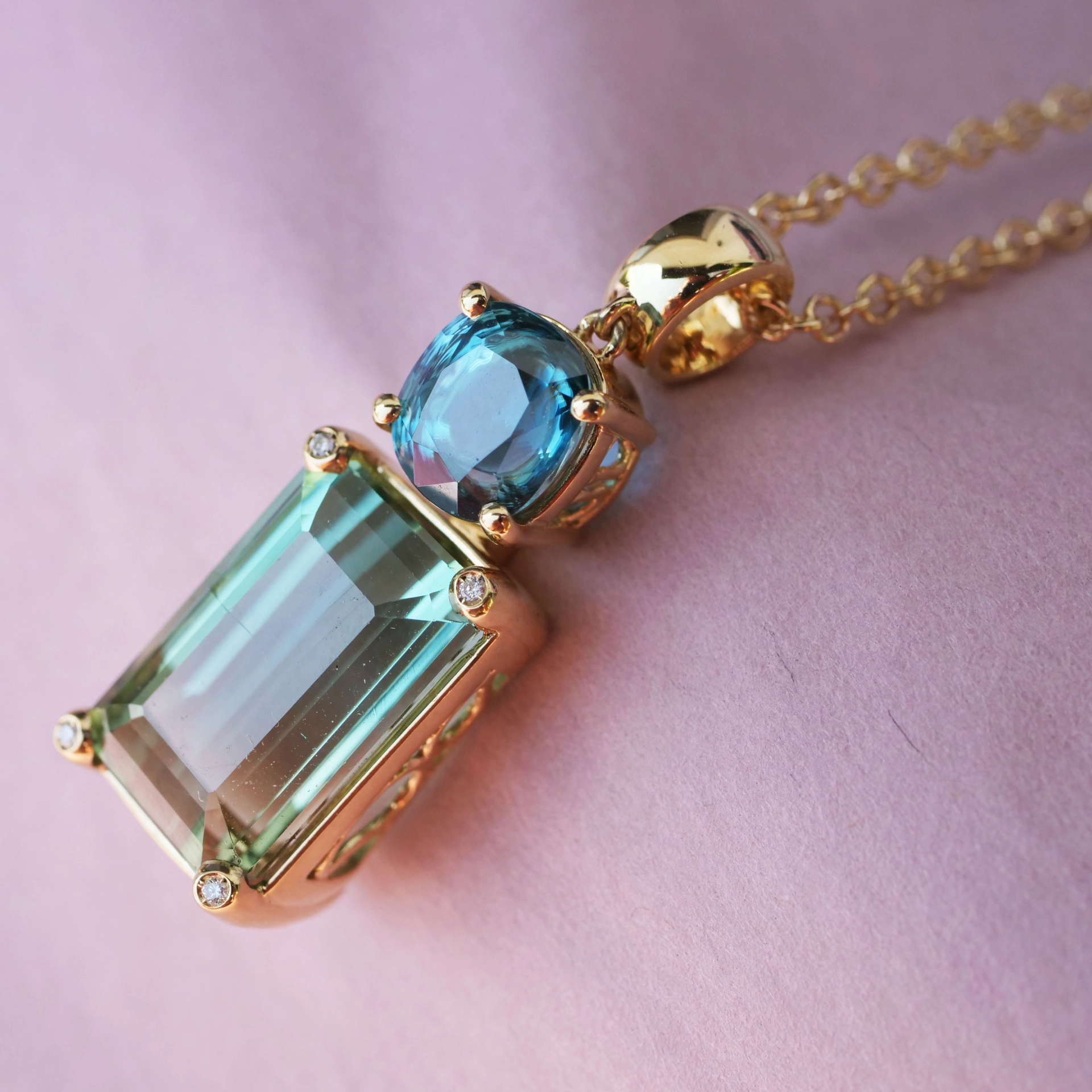 Tourmaline Zirkon Brilliant Pendant in 750 Yellow Gold blue-green Bicolor. 9.60 ct Africa/Congo
