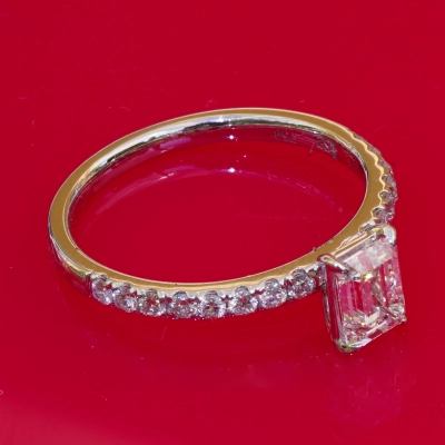 Emerald Cut Diamond Solitaire Ring 18 kt White Gold 0.80 ct TW SI1 with GIA Certificate