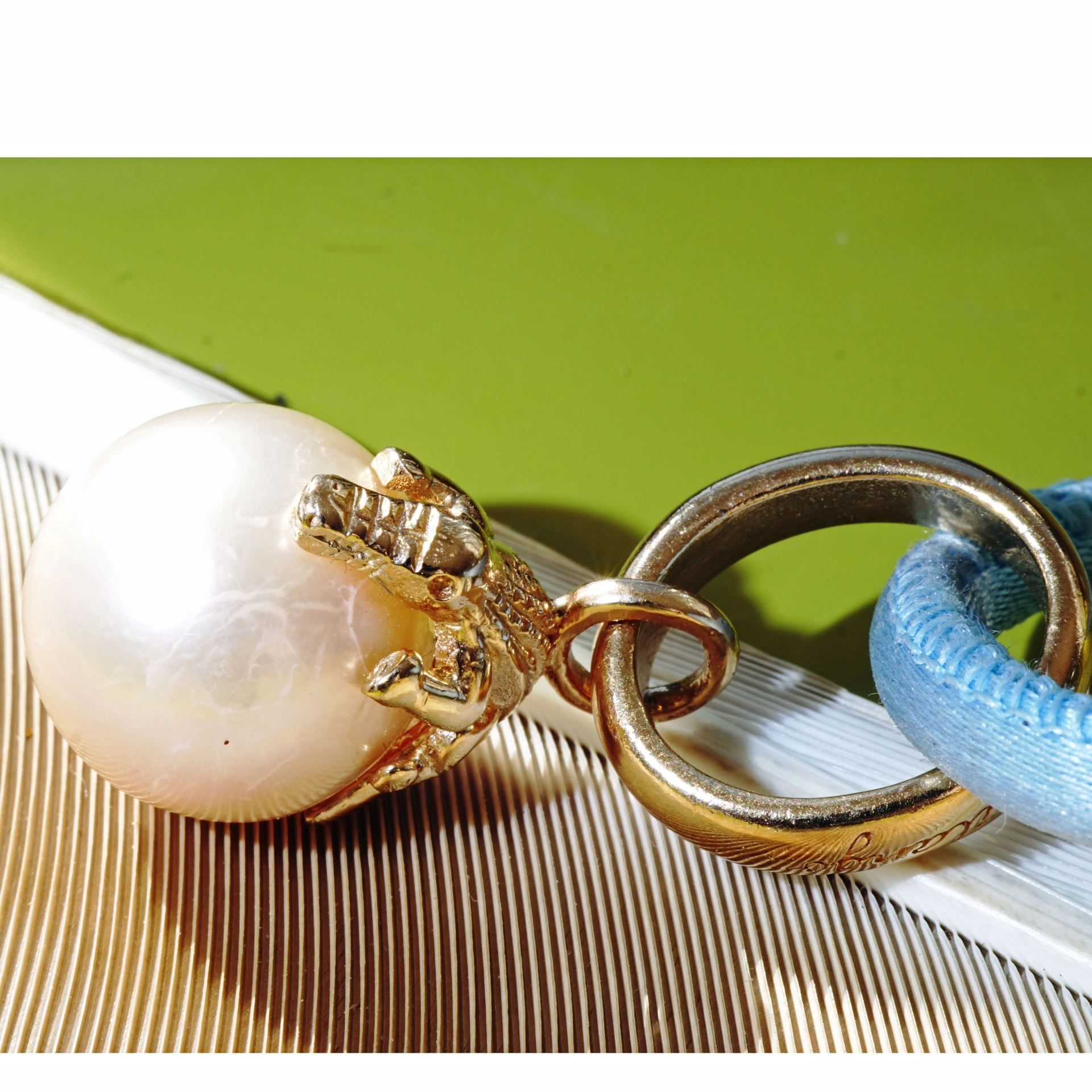 The best Silver Jewelery forever....Pendant Crocs Pearl