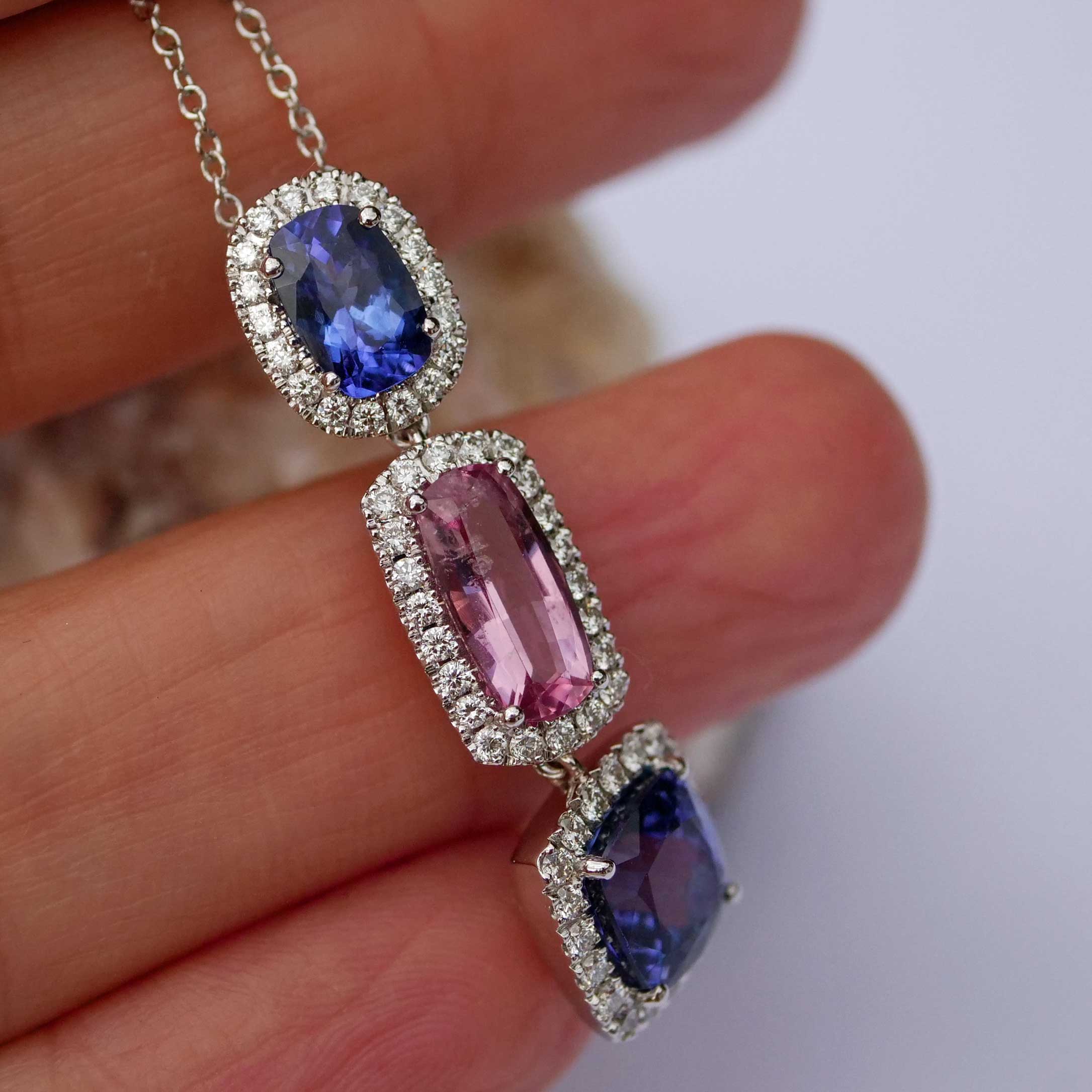 Tanzanite Spinel Brilliant Pendant w. Chain 750 White Gold 6 ct 0.70 AAA+ Blue Lily and Dream Pink
