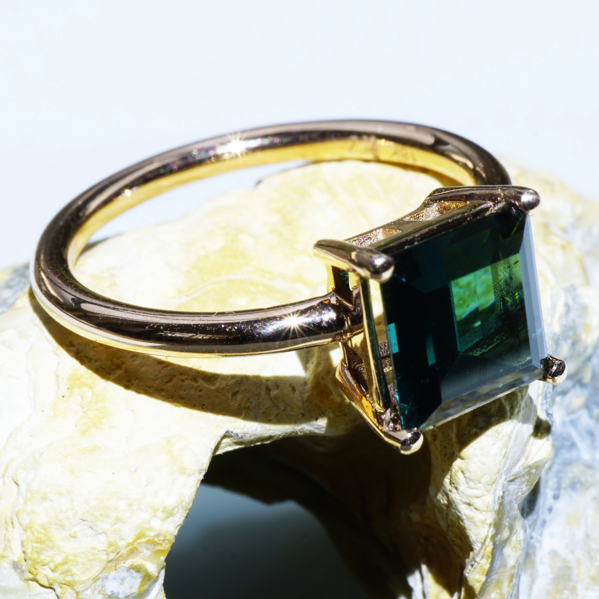 Turmalin Ring 18 kt Rosegold phantastic Color pink bluish