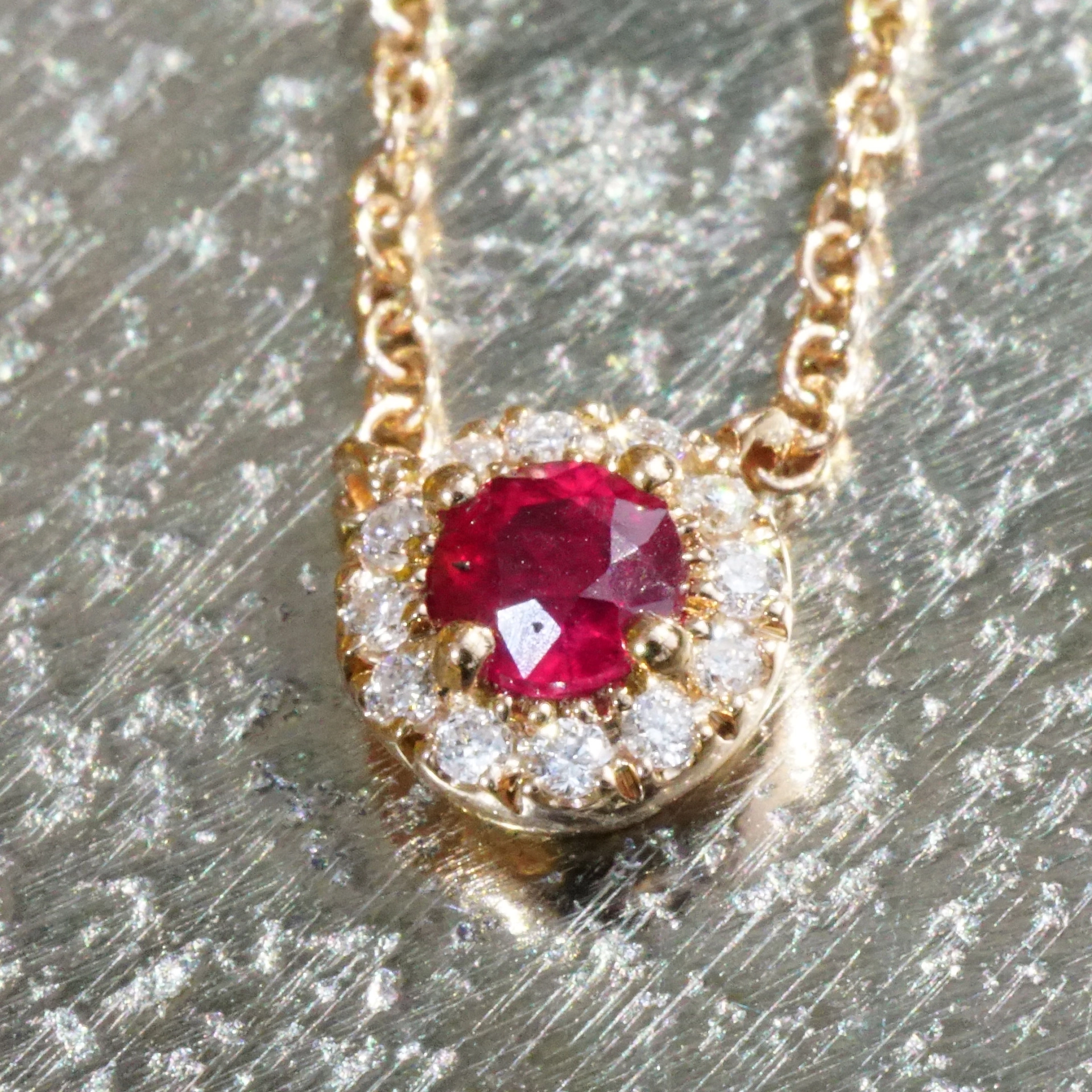 rubin-brillant-collier-rosegold-solitaer-SON01909 Ruby Brilliant Necklace 18 kt Rose Gold..the sweetest petit Necklace