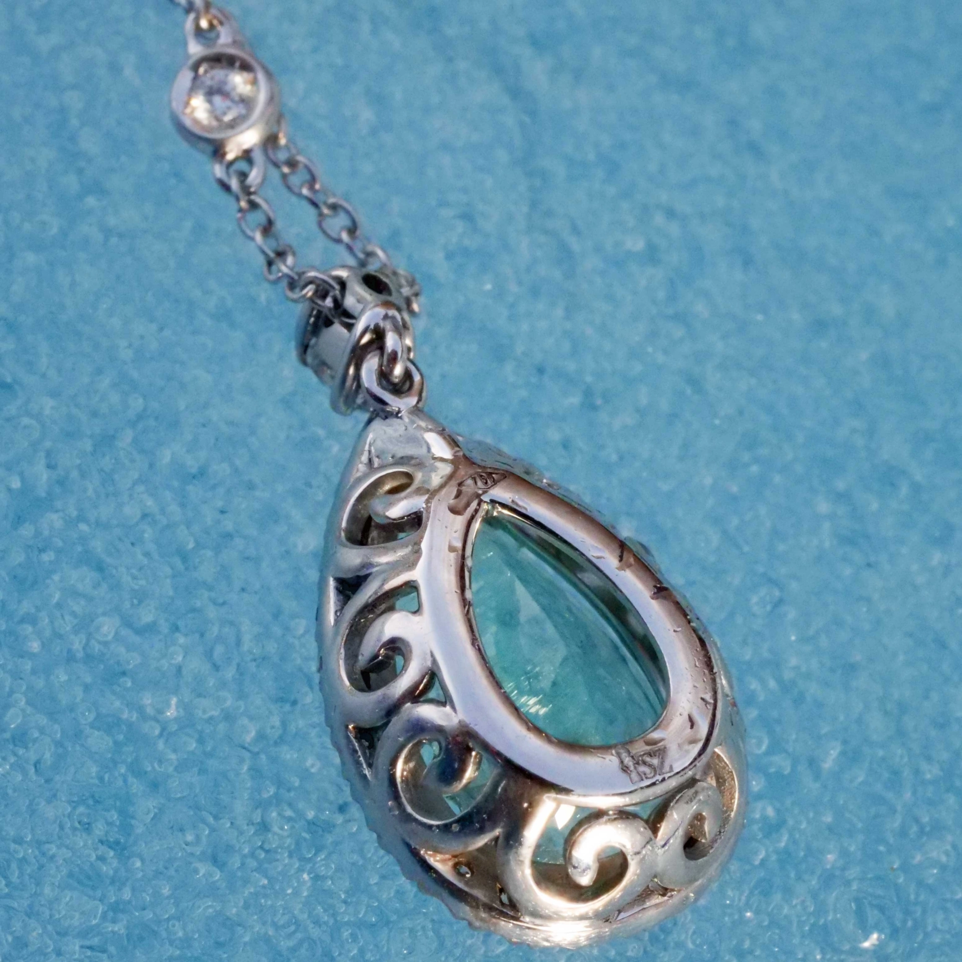 Paraiba Tourmalin Brilliant Necklace 3.89 ct 0.43 ct 18 kt White Gold..what a Icebreaker