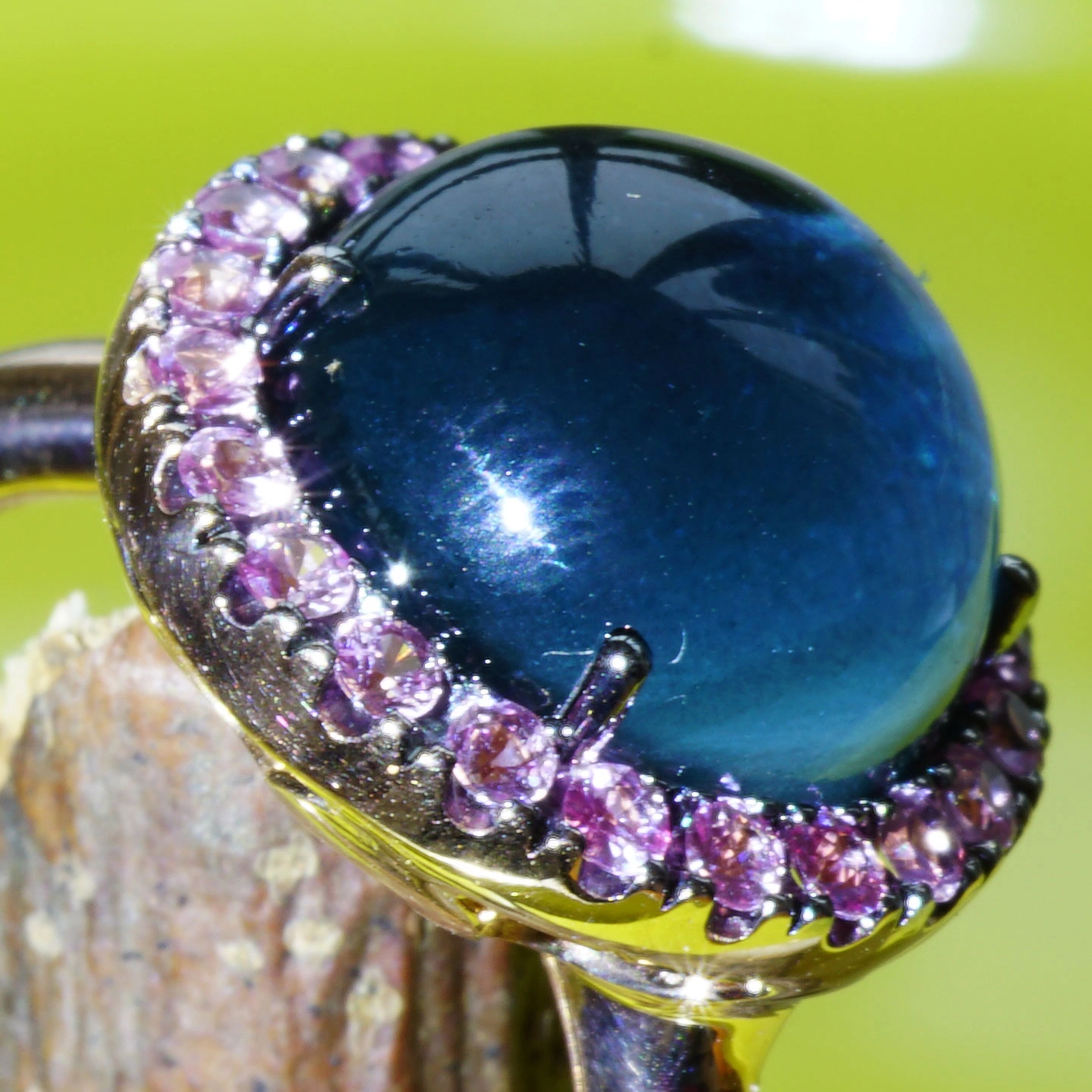 Topaz Saphire Ring 18 kt Rosegold...Bubbles in form of round Cabochons