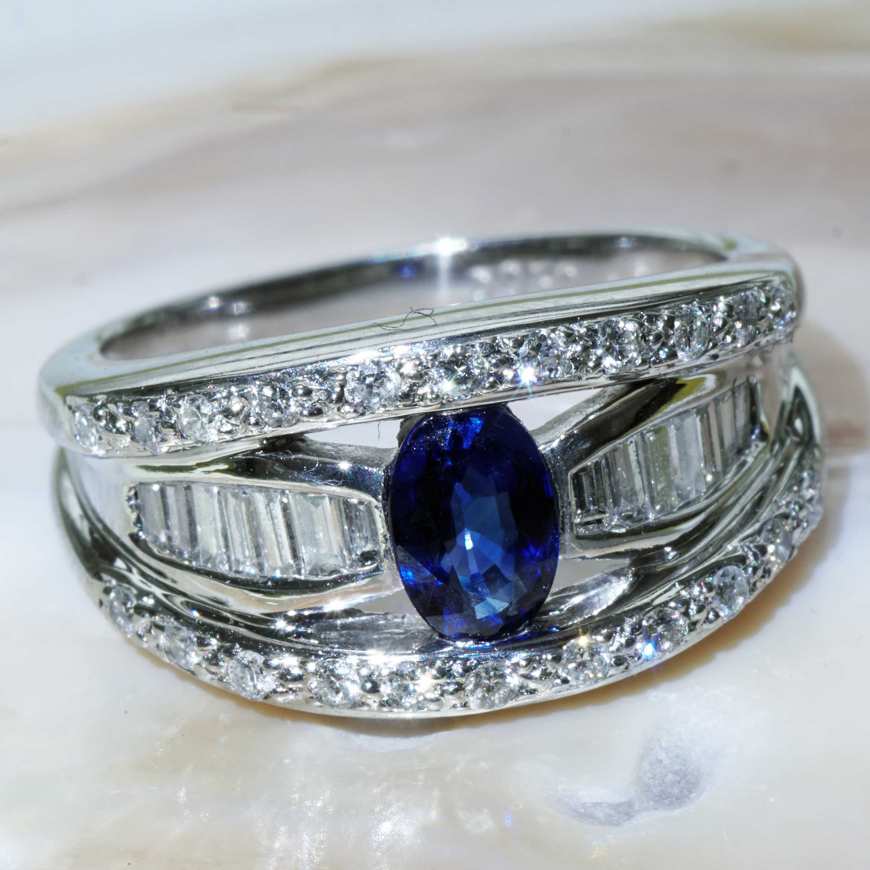 Sapphire Brilliant Ring 900 Platinum 0.65 ct 0.50 ct finest Sapphire and brilliant-cut Diamonds in Platinum
