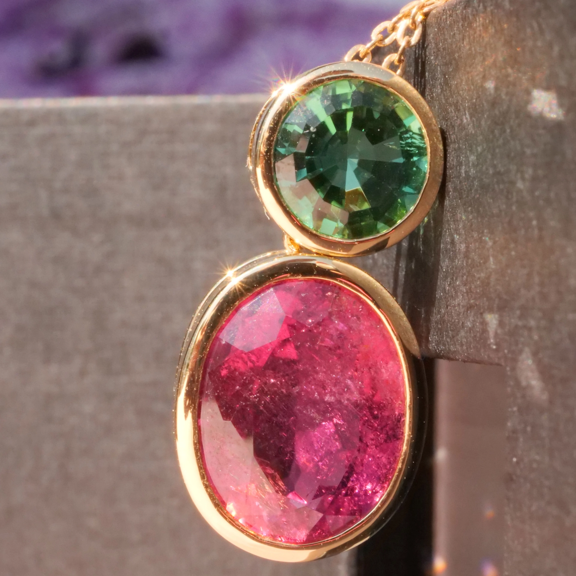 Turmalin Pendant with incredible luminosity 18 kt Yellow Gold bluish green and electric pink