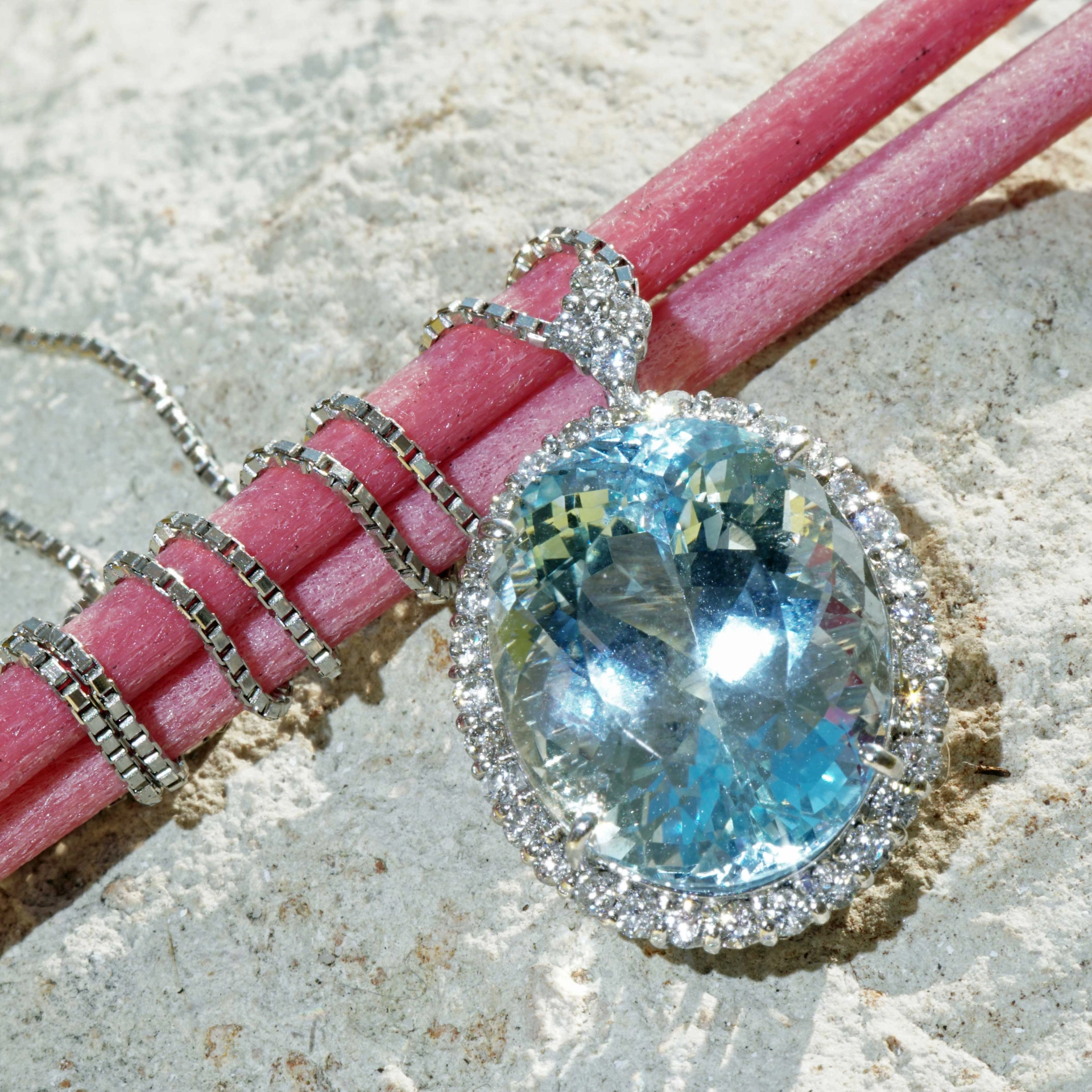 Santa Maria Aquamarin Brilliant Pendant 7.4 ct  950 platinum 0.35 ct Rare Color