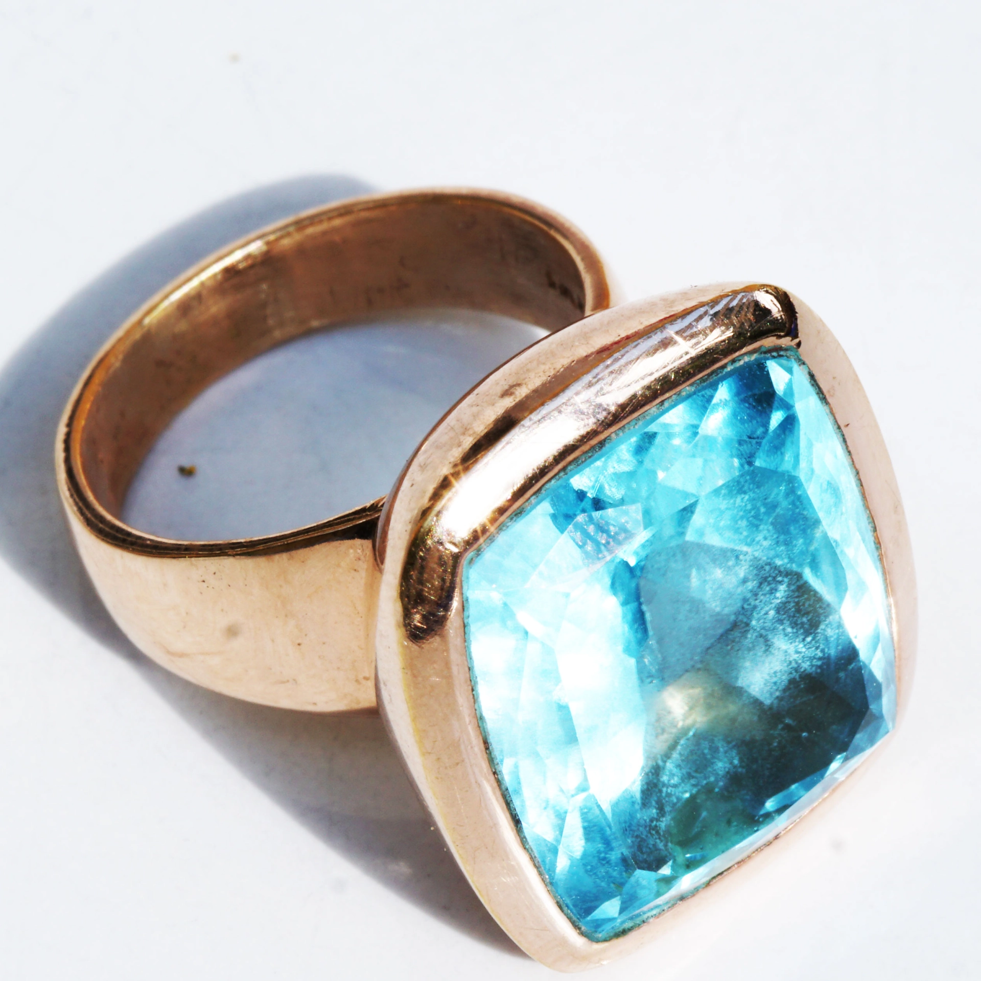 Bluetopaz Ring 27 ct Silver Rosegold Plated....Wow Jewelry