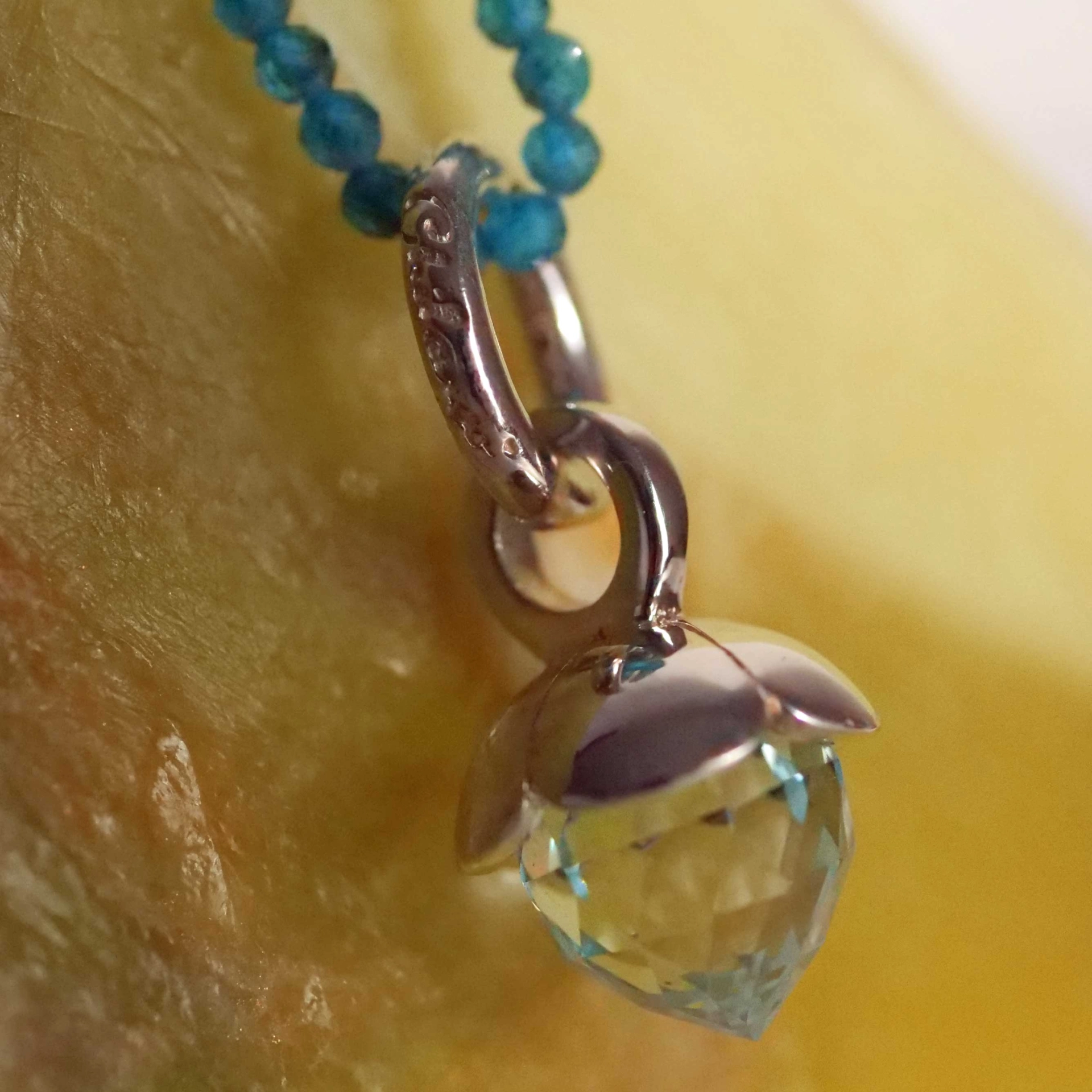 Chilango Pendant 4 Leaves Out of Nature 925 Silver Sky Topaz  25 x 11.5 mm
