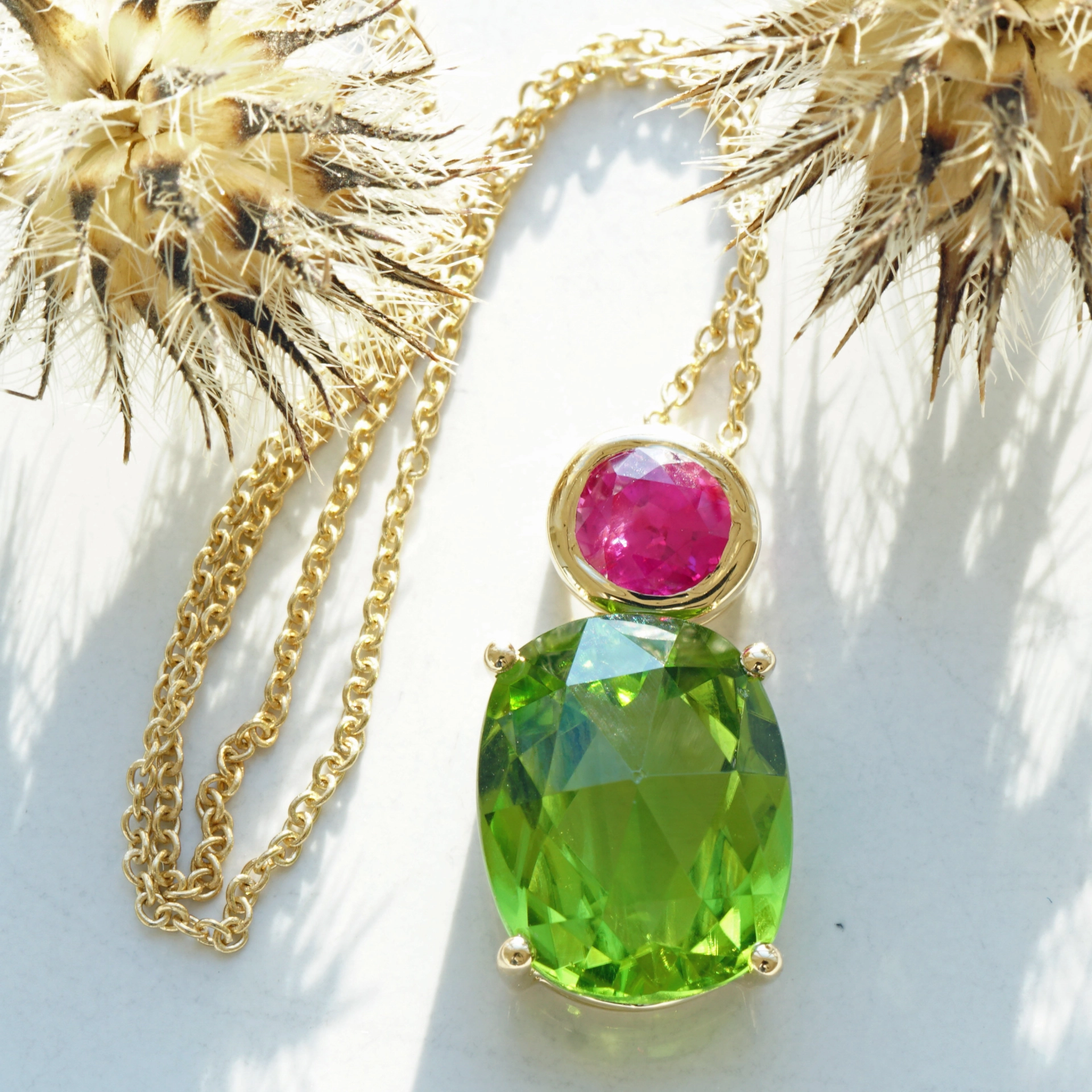 Rubin Peridot Anhänger m. Kette 750er Gelbgold 5.11 ct 0.63 ct AAA+
