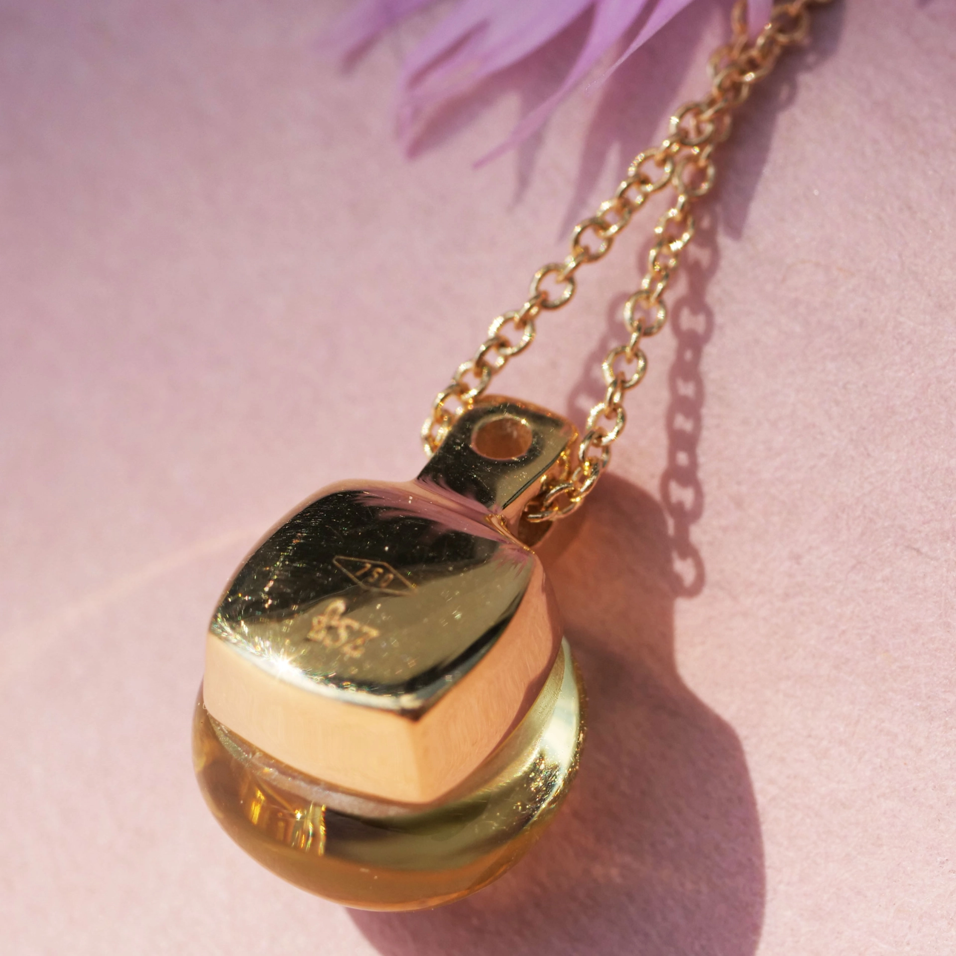 Lemonquartz Brilliant Pendant with Chain 18 kt Yellow Gold...perfekt floating Effect