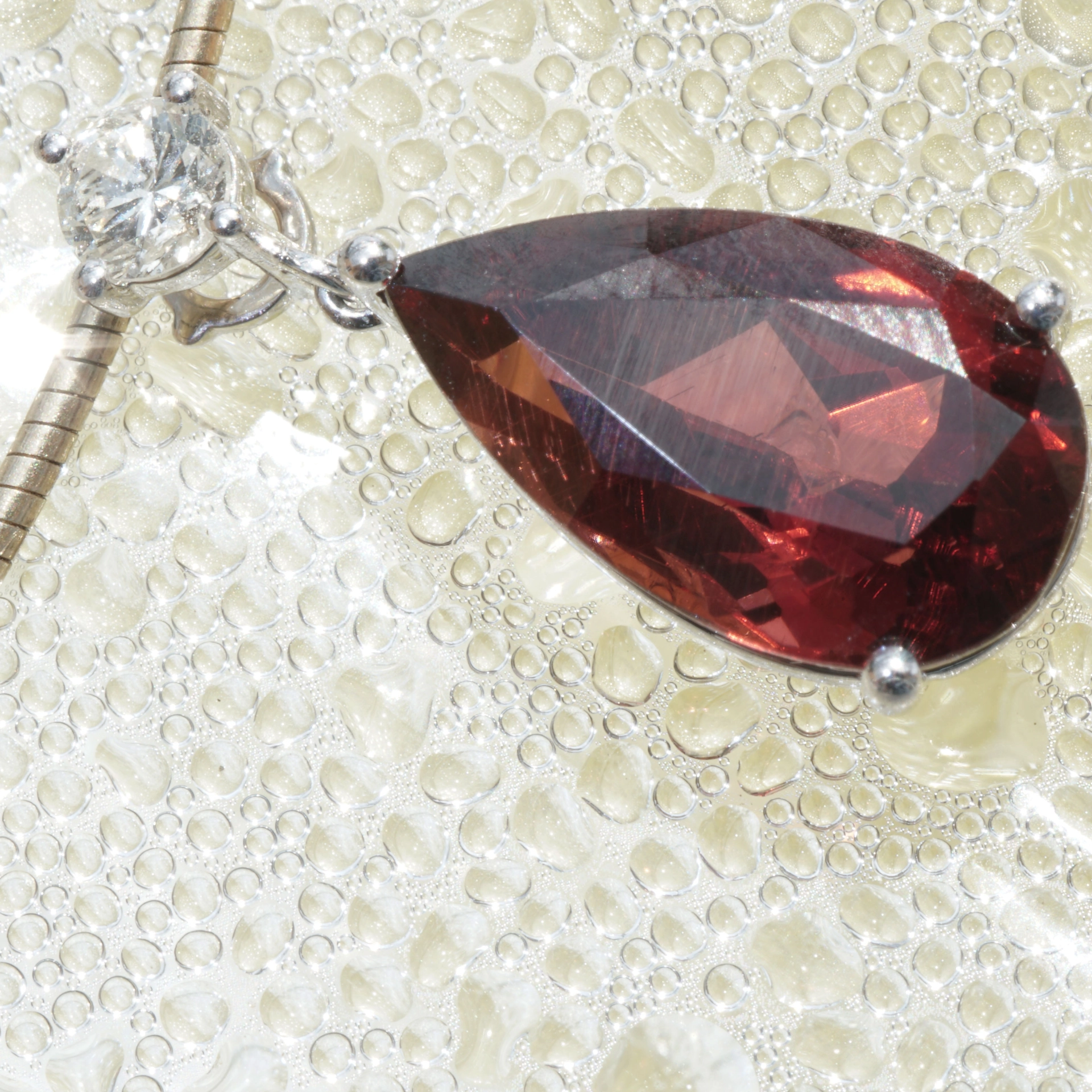 Rhodolite Diamond Pendant with IGI Certifikate....what kind of red