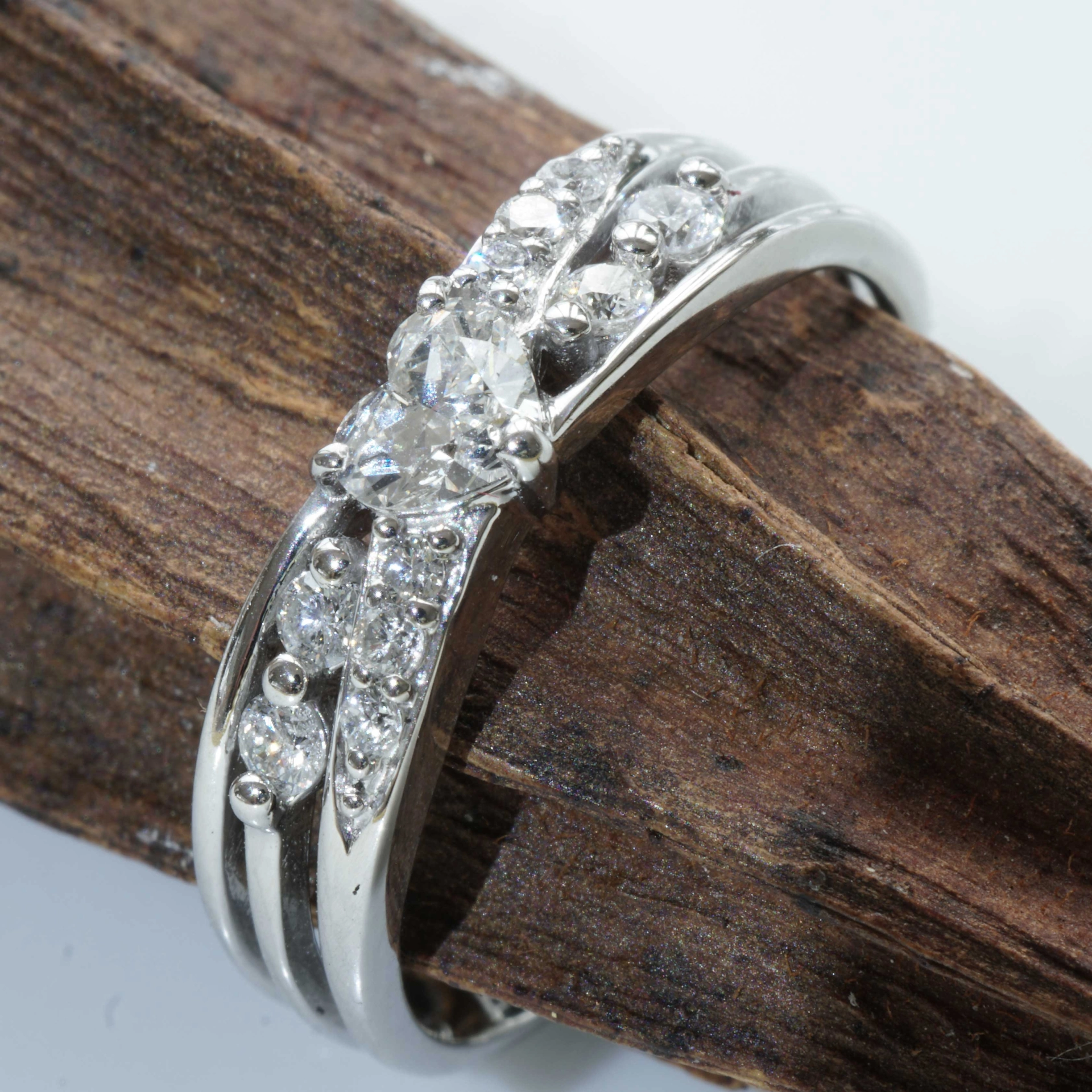 Heart Diamond Platinum Ring TW VVS beautiful solid Design 19x8x3 mm