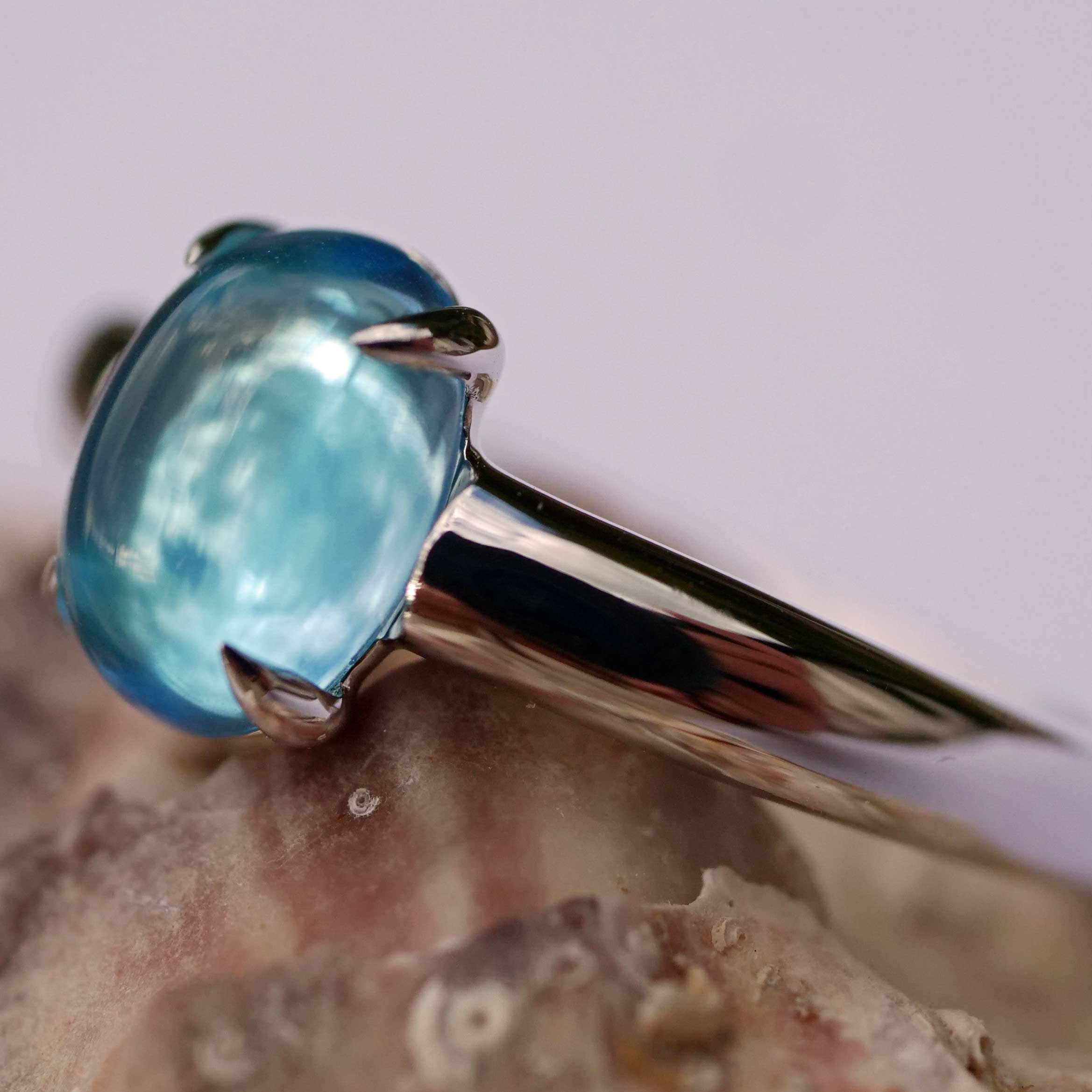 Blue Topaz Ring 750 White Gold Ocean Blue.... sweet Temptation... made in Italy... high-quality