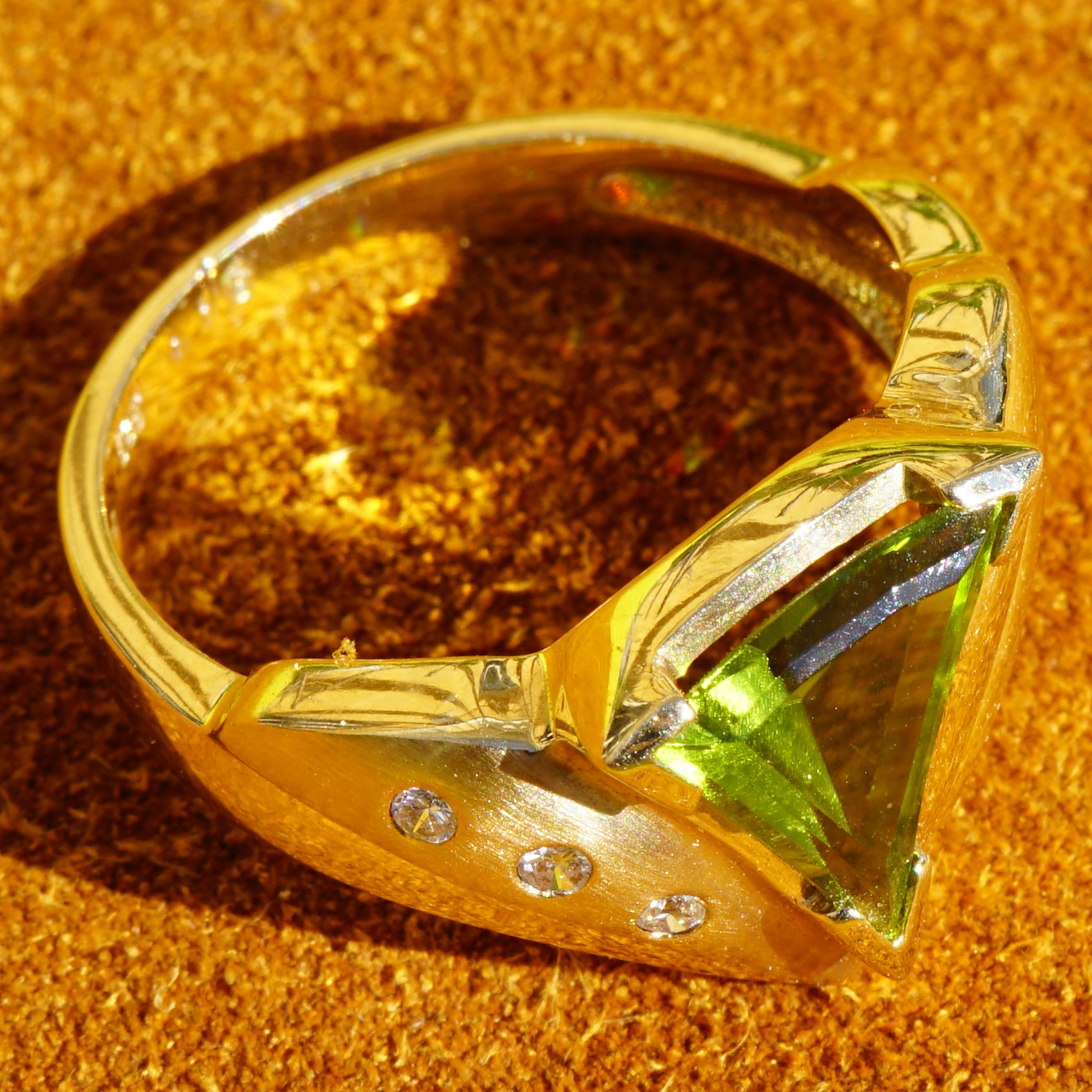 Peridot Brillant Ring 585er Gelbgold  0.06 ct W VS .....green energy