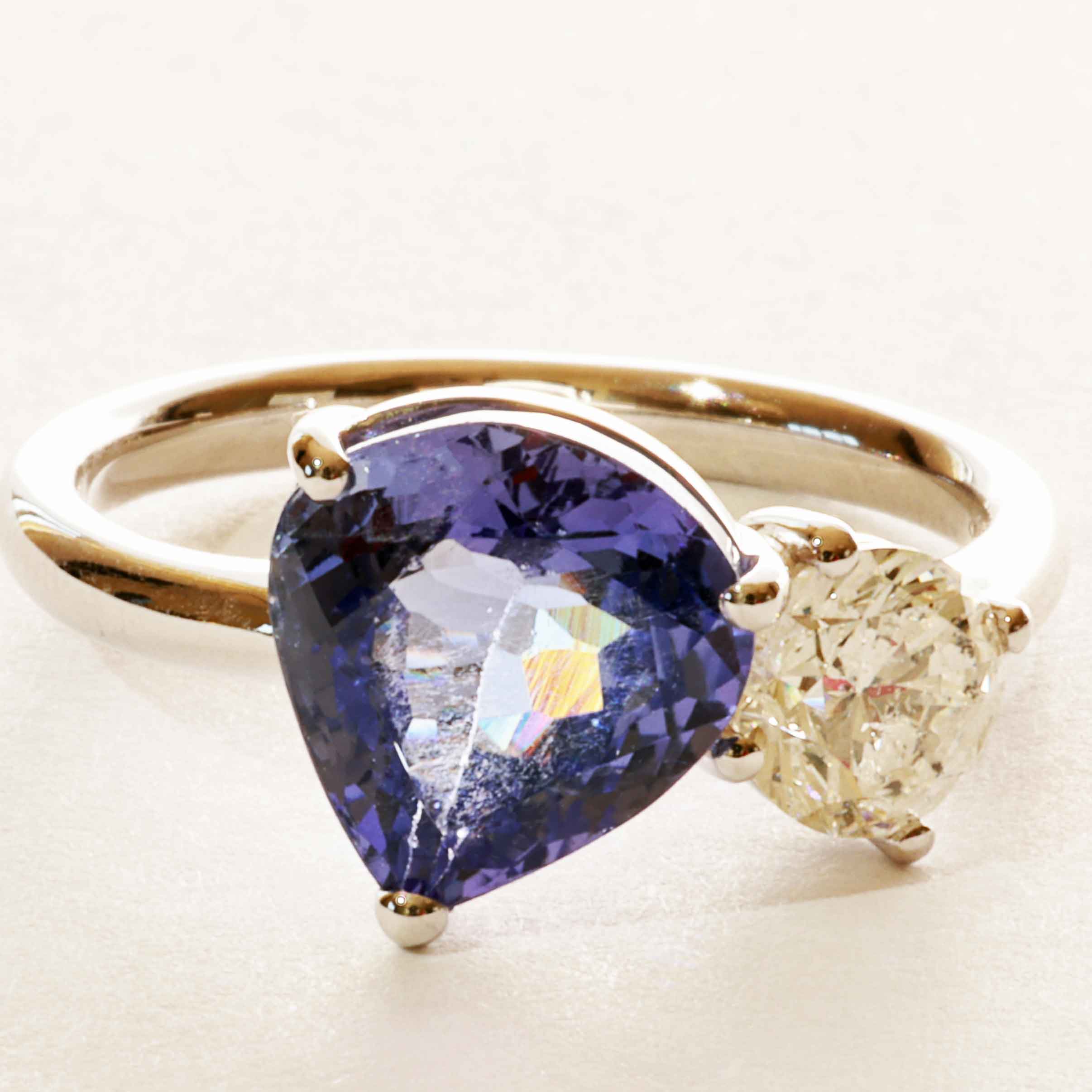 Tanzanite Brilliant Ring 750 White Gold 2.30 ct 0.42 ct great Design to combine as a Plug-in 