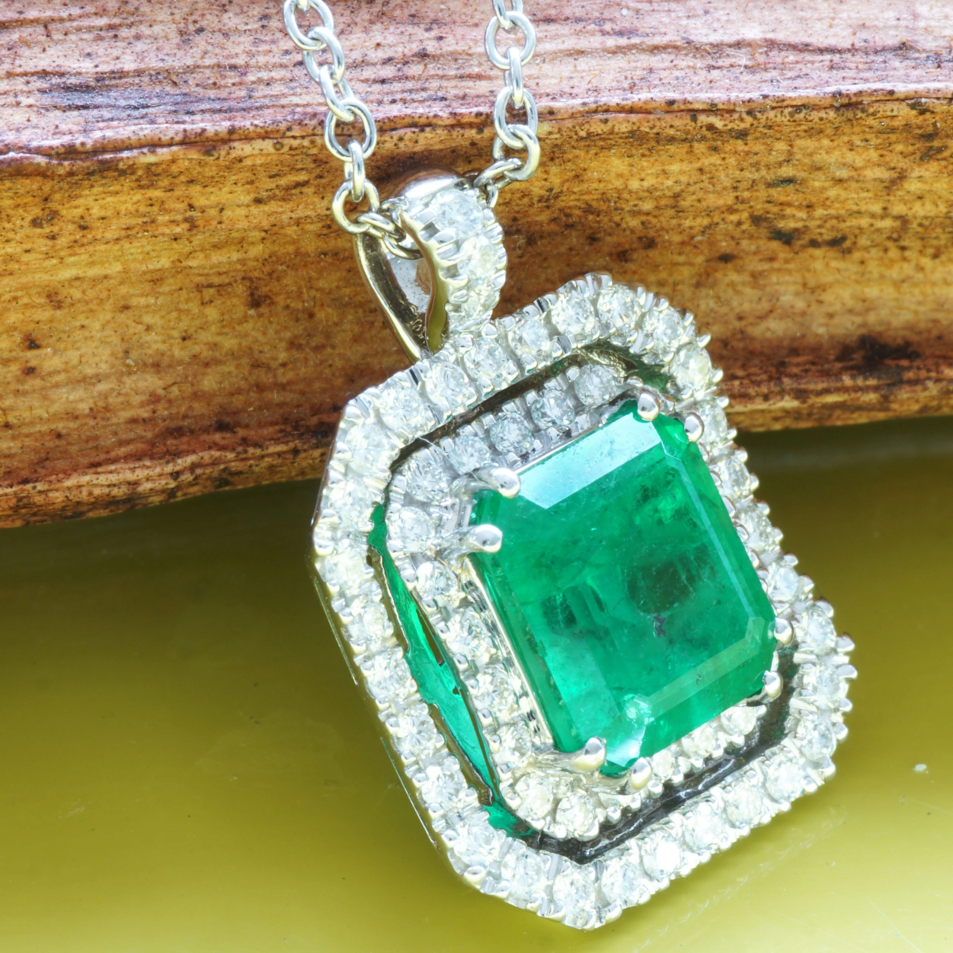 Emerald Diamond Pendant 3 ct Whitegold Panjshir Afghanistan Great Color