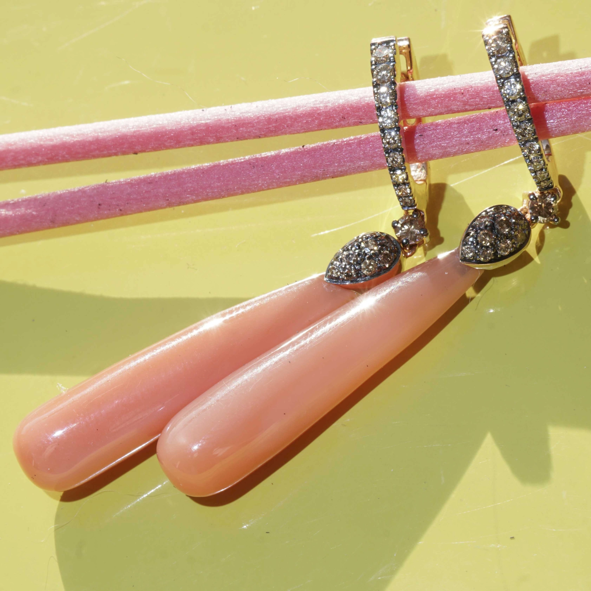 Moonstone Brilliant Earring 18 kt Rosegold stunning Design