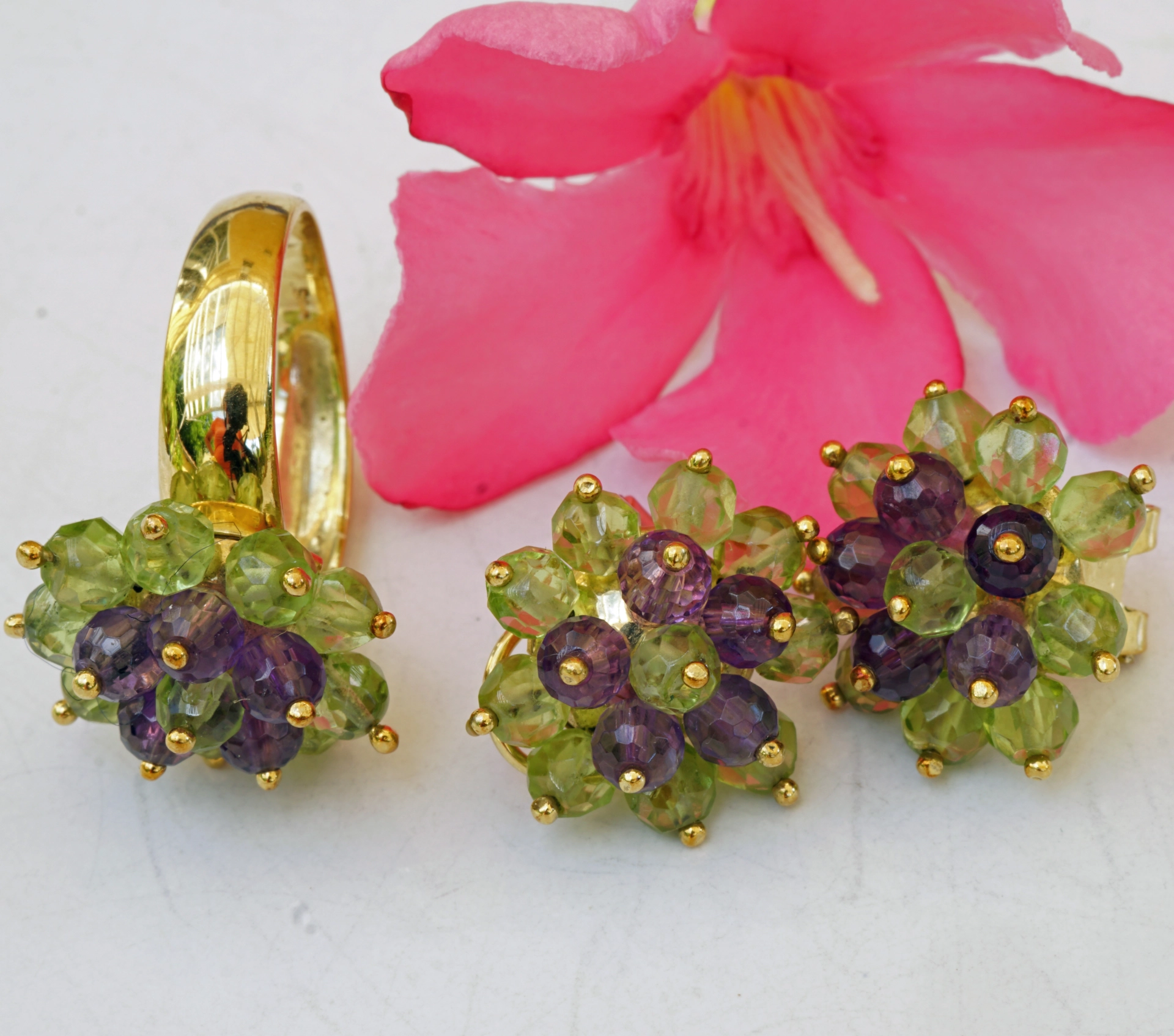 Ohrstecker Ring Set Peridot Amethyst 585er Gelbgold Vintage 60er Jahre Blütendesign ausgefallen