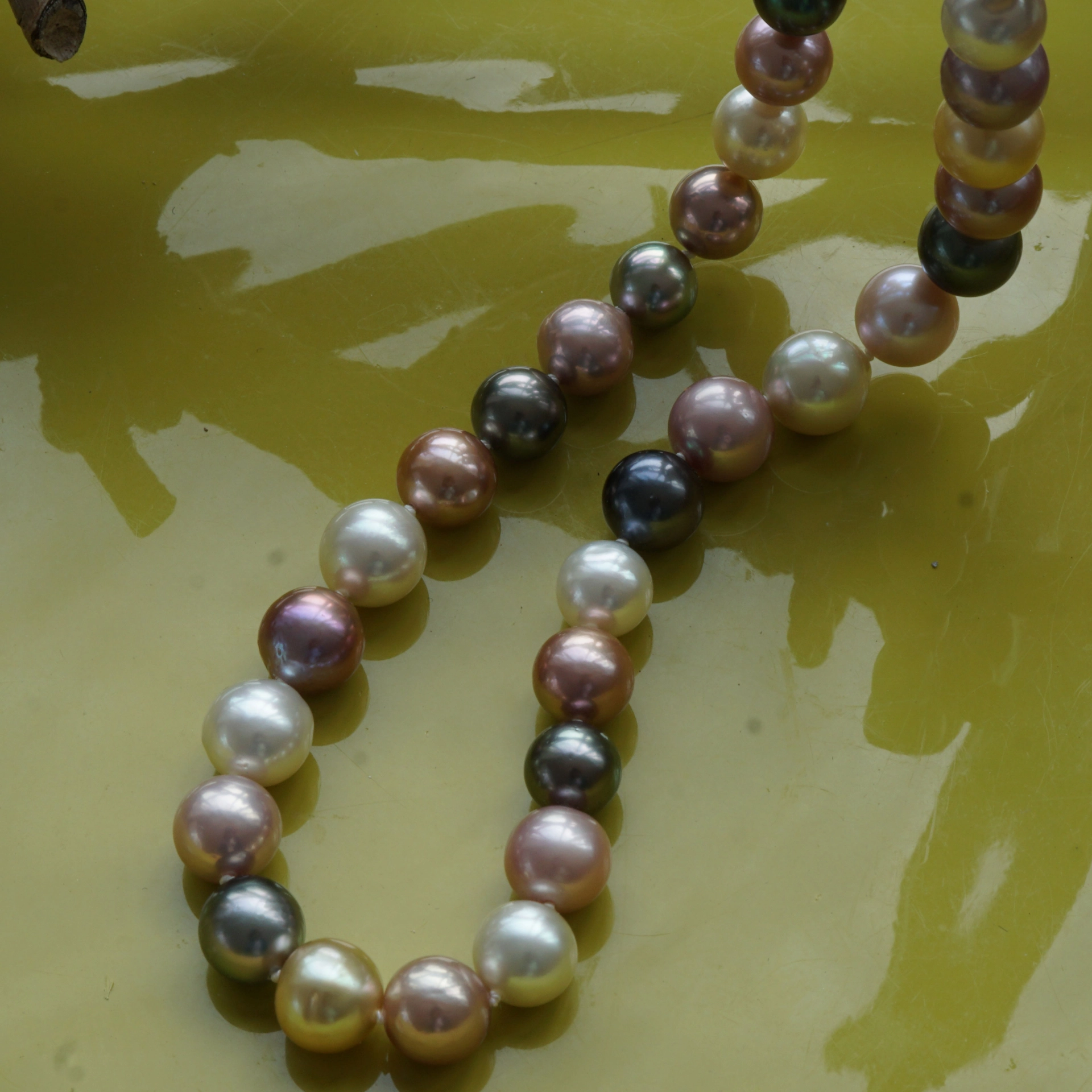 Tahiti Southsea Ming Pearl Necklace....such nice Colors