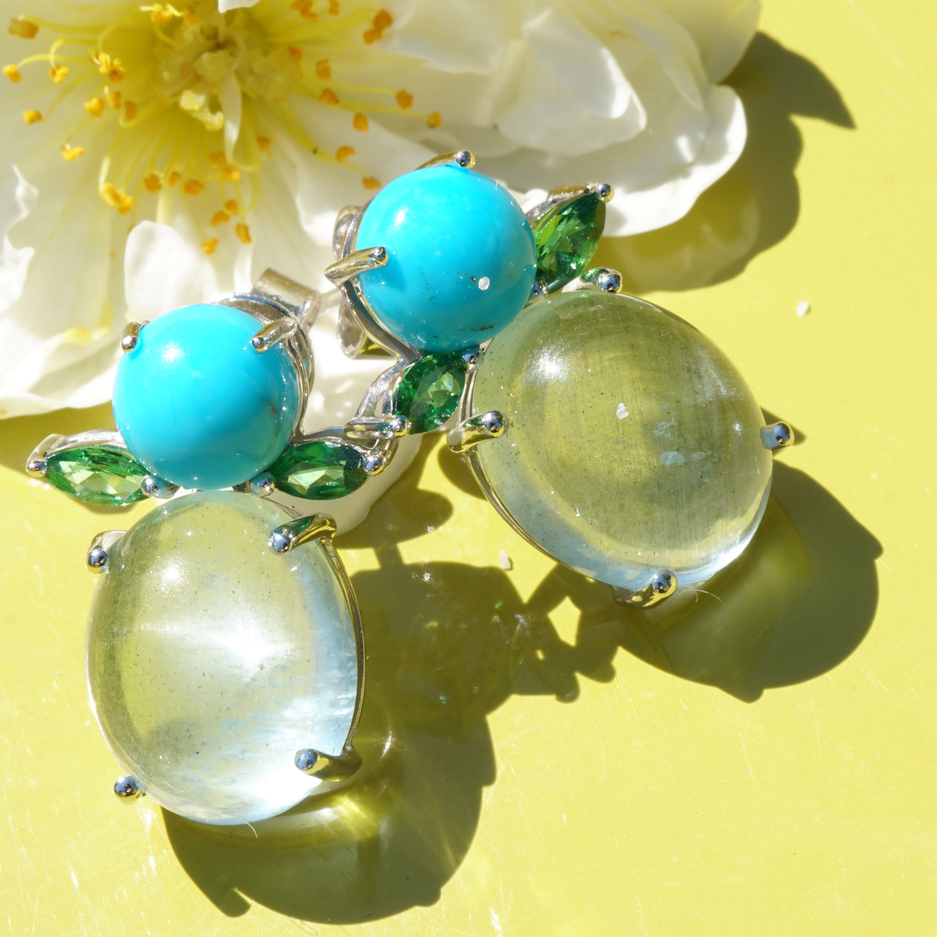 Aquamarin Turqouise Dematoid Earrings 18 kt Whitegold .....little Angels