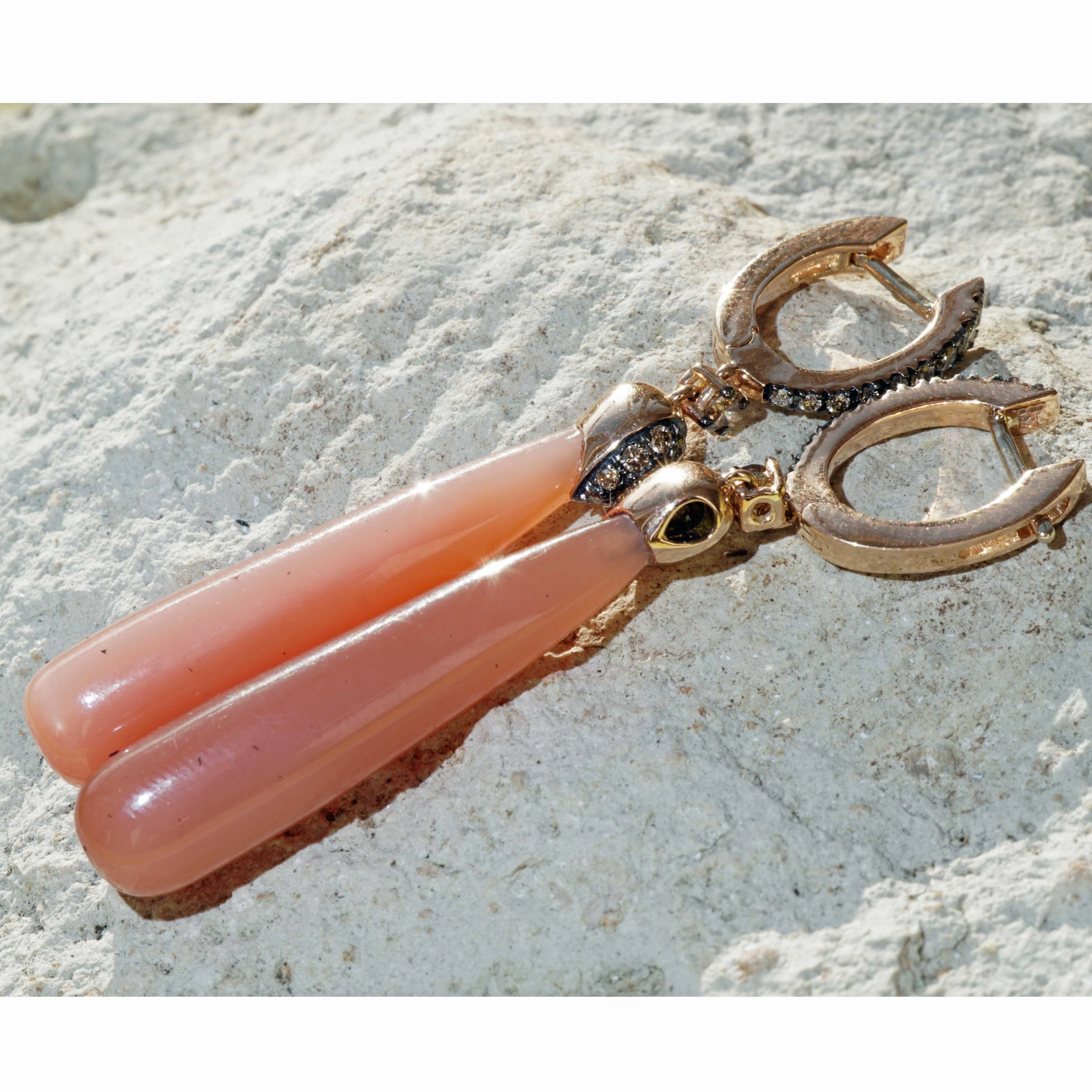 Moonstone Brilliant Earring 18 kt Rosegold stunning Design