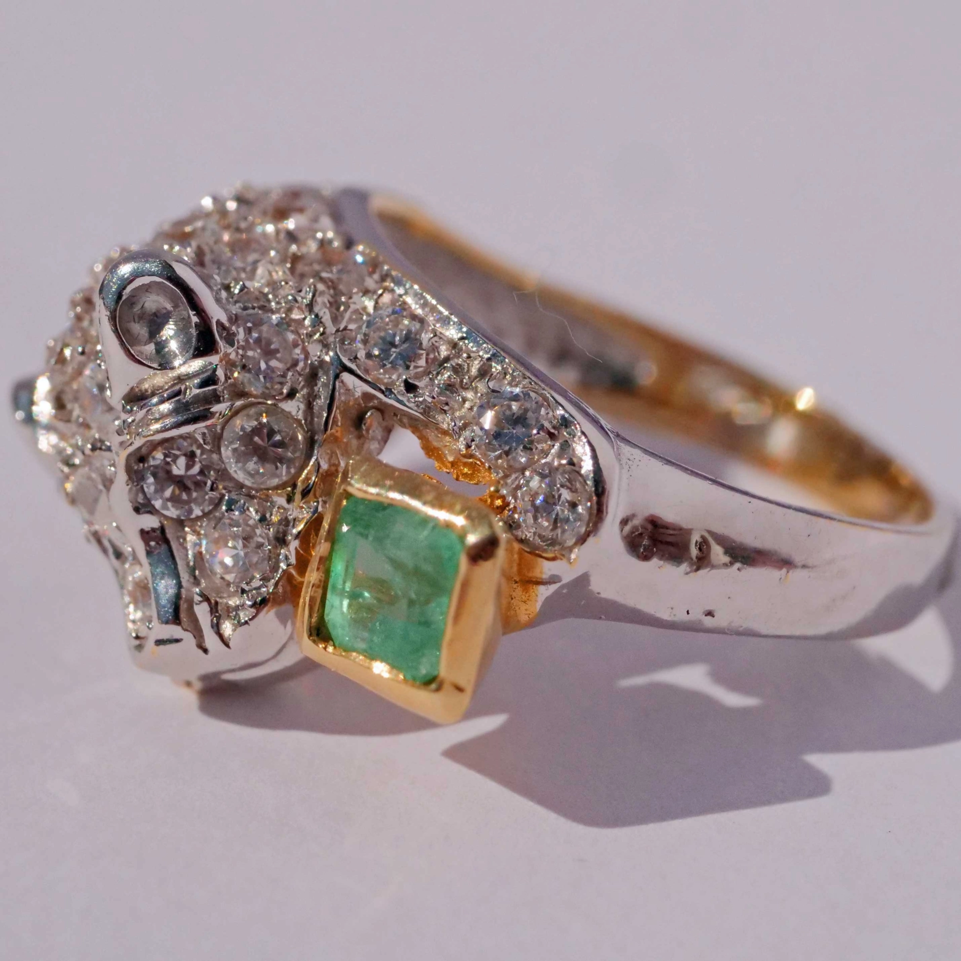 Emerald big Cat Ring 18 kt White Gold 0.25 ct beautifully designed