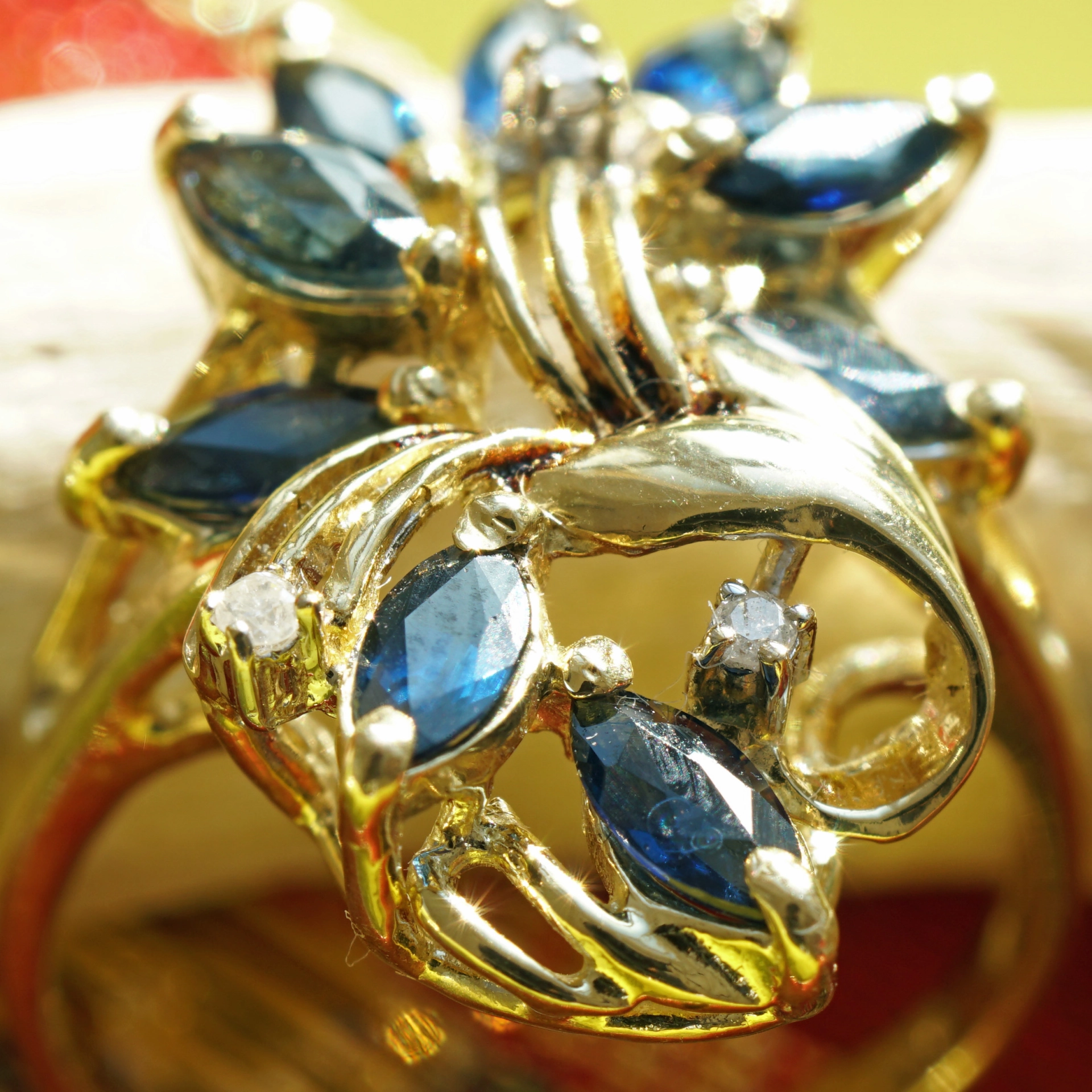 Saphire Diamond Ring 14 kt/585 Yellowgold...royalblue...Leaf Play