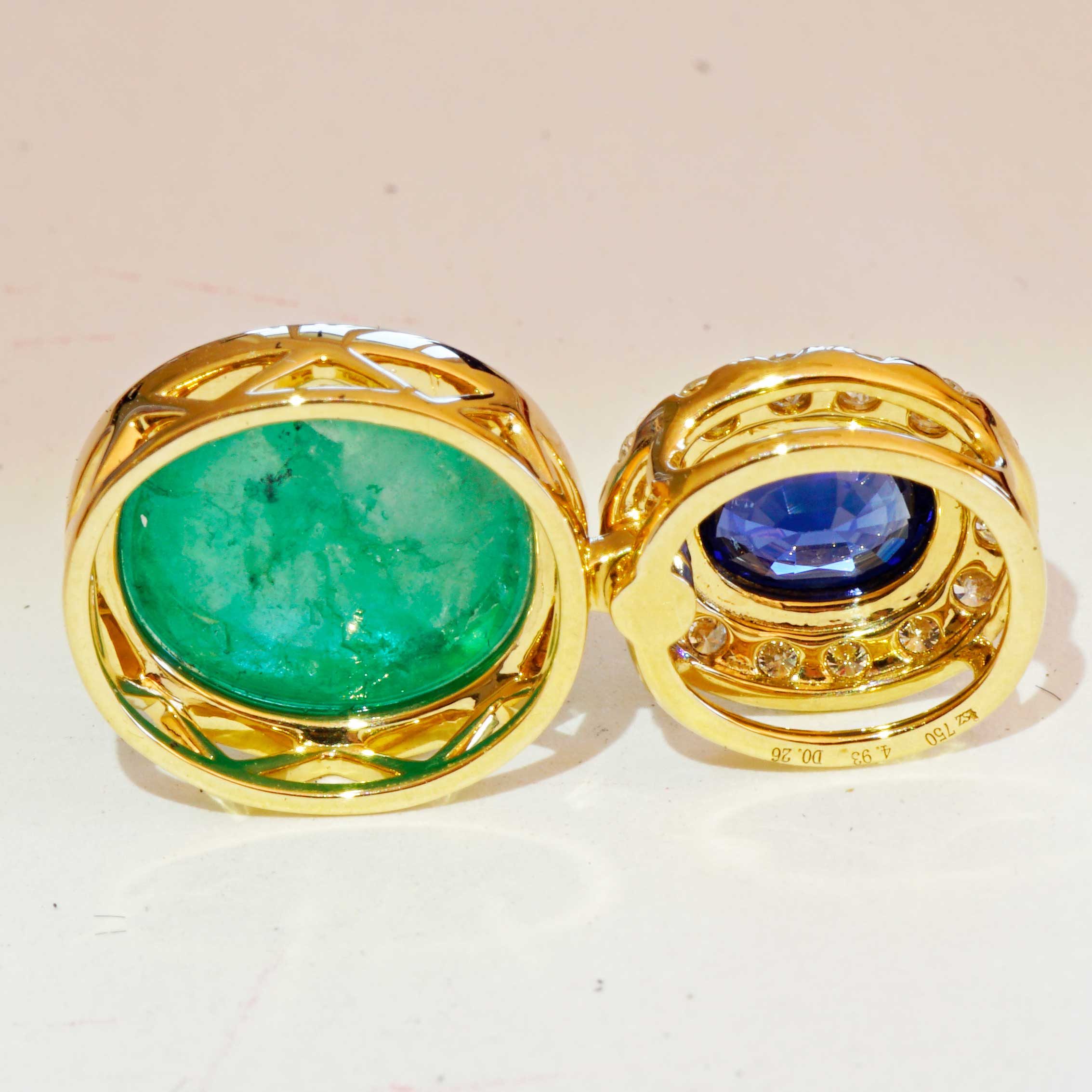 Pendant fine saphire AAA+ Emerald from Columbia and diamonds....precious Kombination
