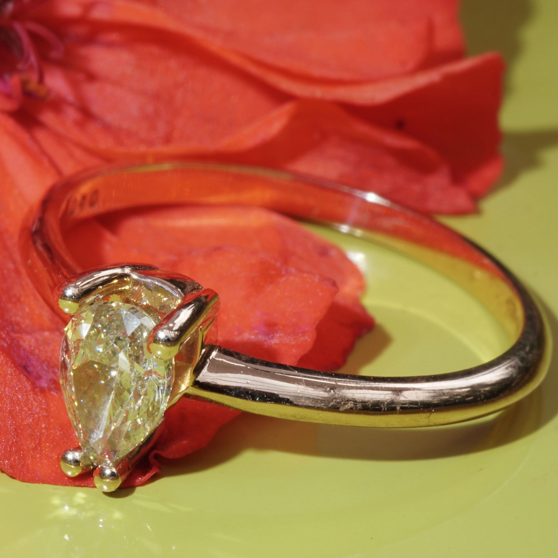 Fancy Yellow Diamond Ring NATURAL Pear 0.50 ct 750 GG Silhouette Jewelry Bentner-