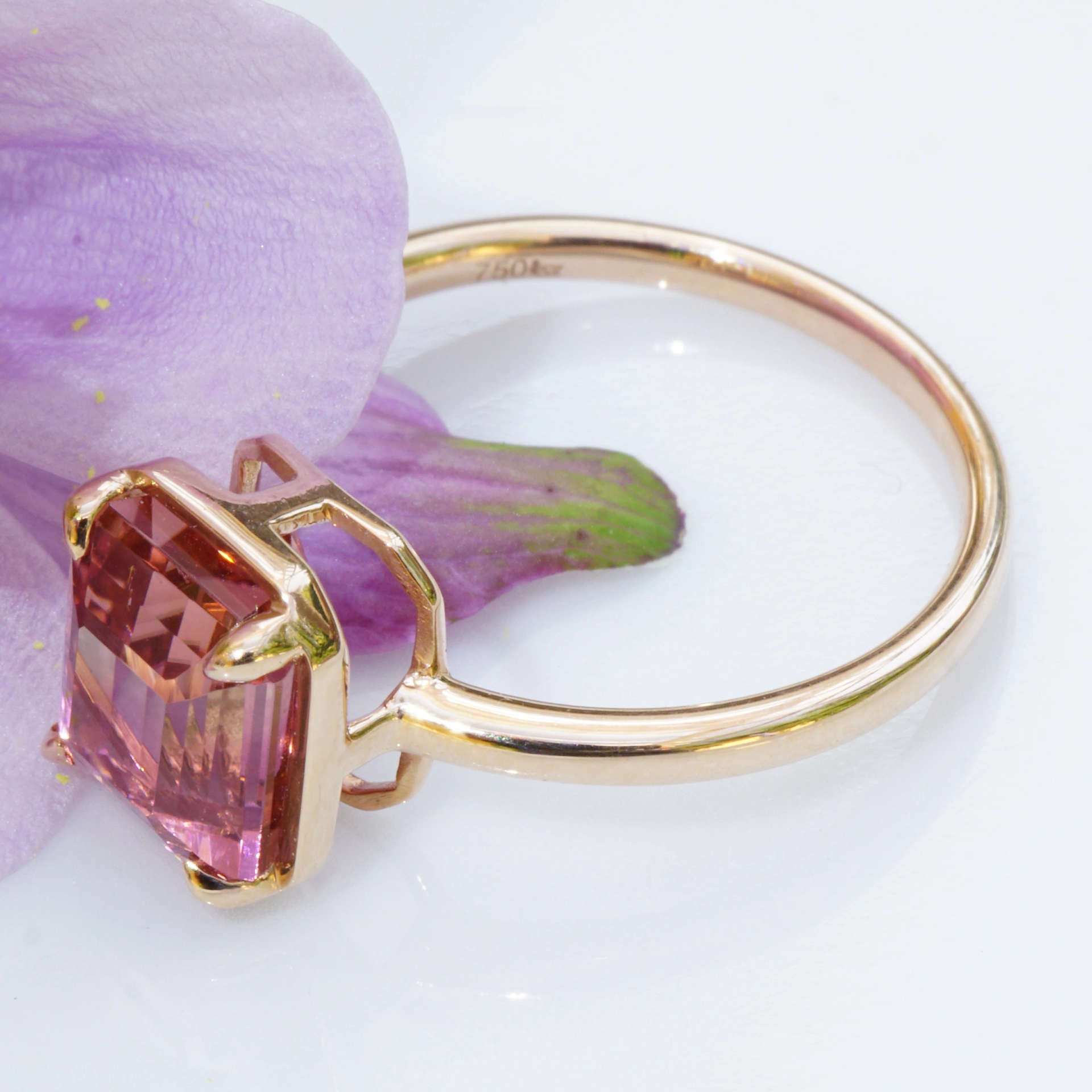 Dreamgem 8,5 x 7,2 x 5  mm Turmalin 2.85 ct Dreamcolor sunset eyclean  brilliance and cut very good