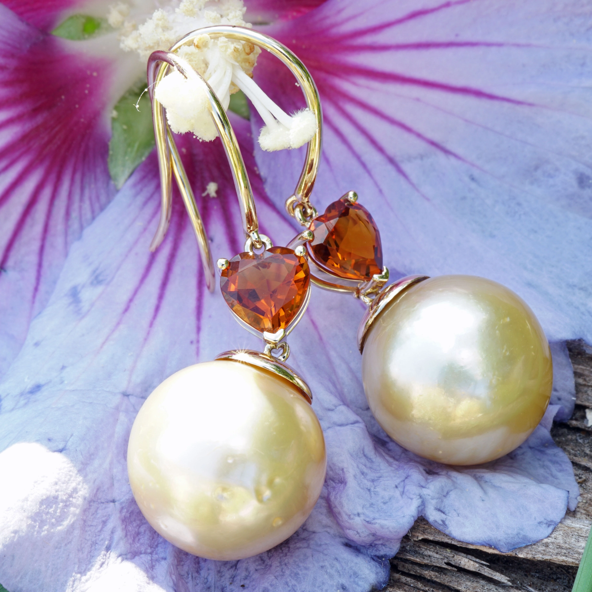 Citrin Southsea Pearl Earrings 18 kt Gold 41 x 15,5 mm ....quite huge